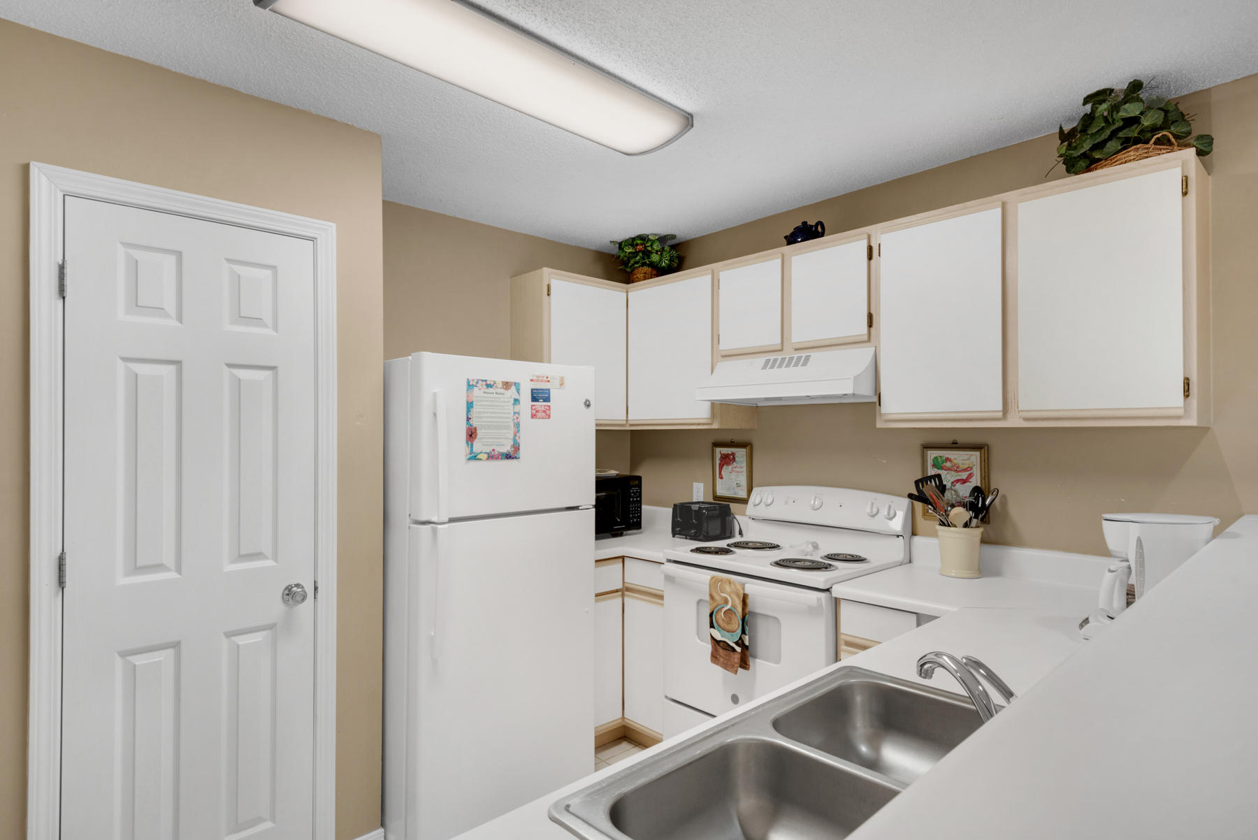 MARAVILLA CONDO 3 - Residential