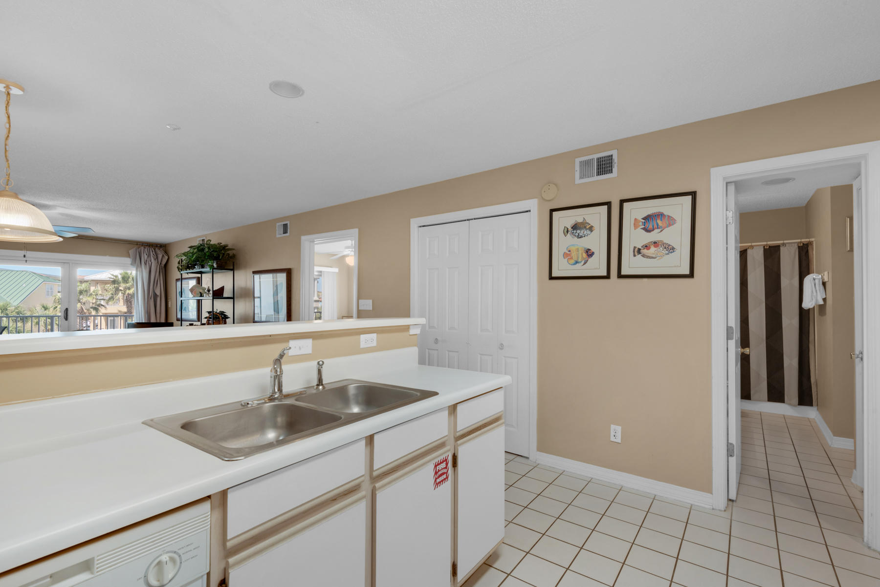 MARAVILLA CONDO 3 - Residential