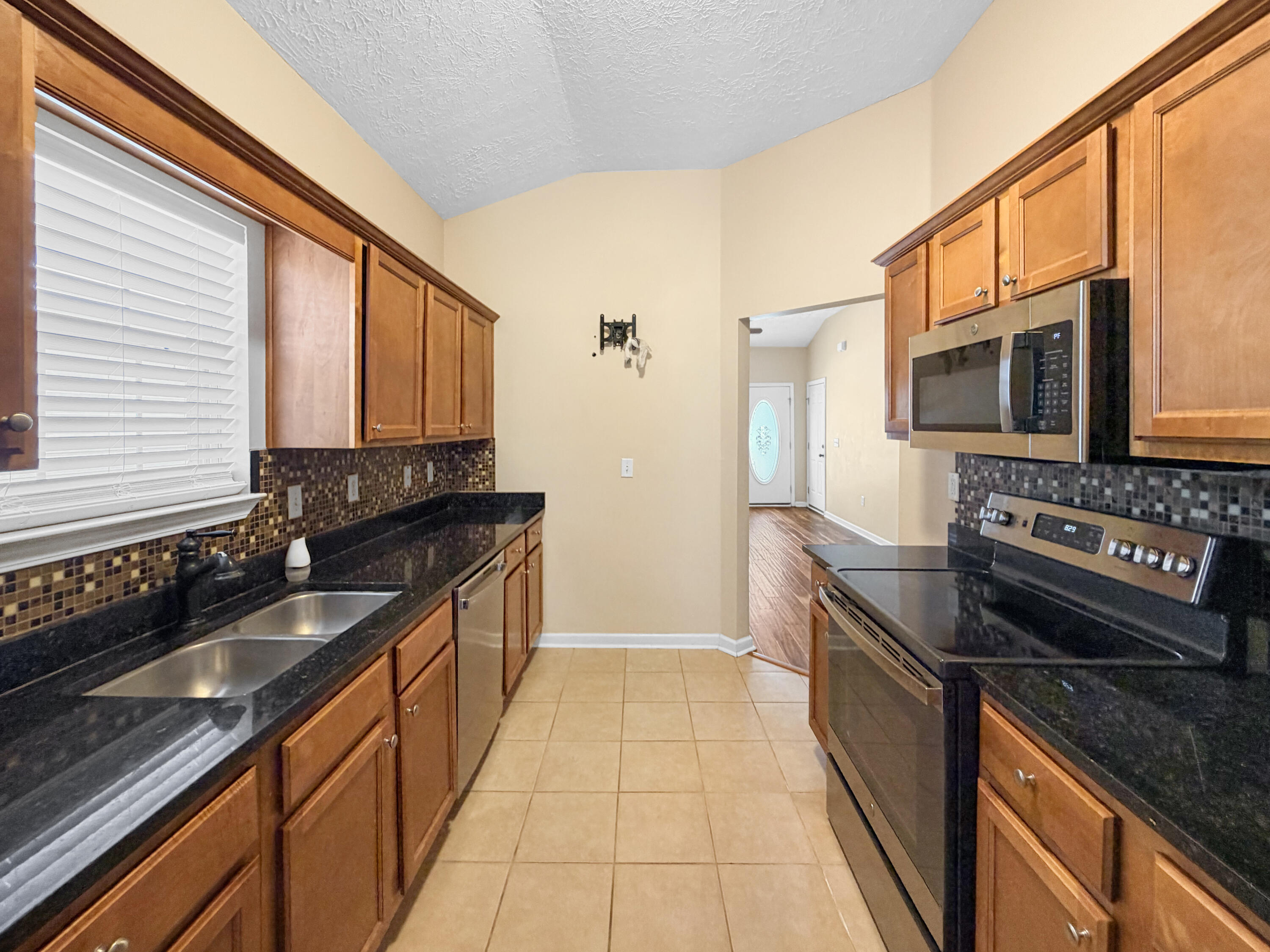 LAKE SILVER 1ST ADD LOT 7 BLK 3 - Residential