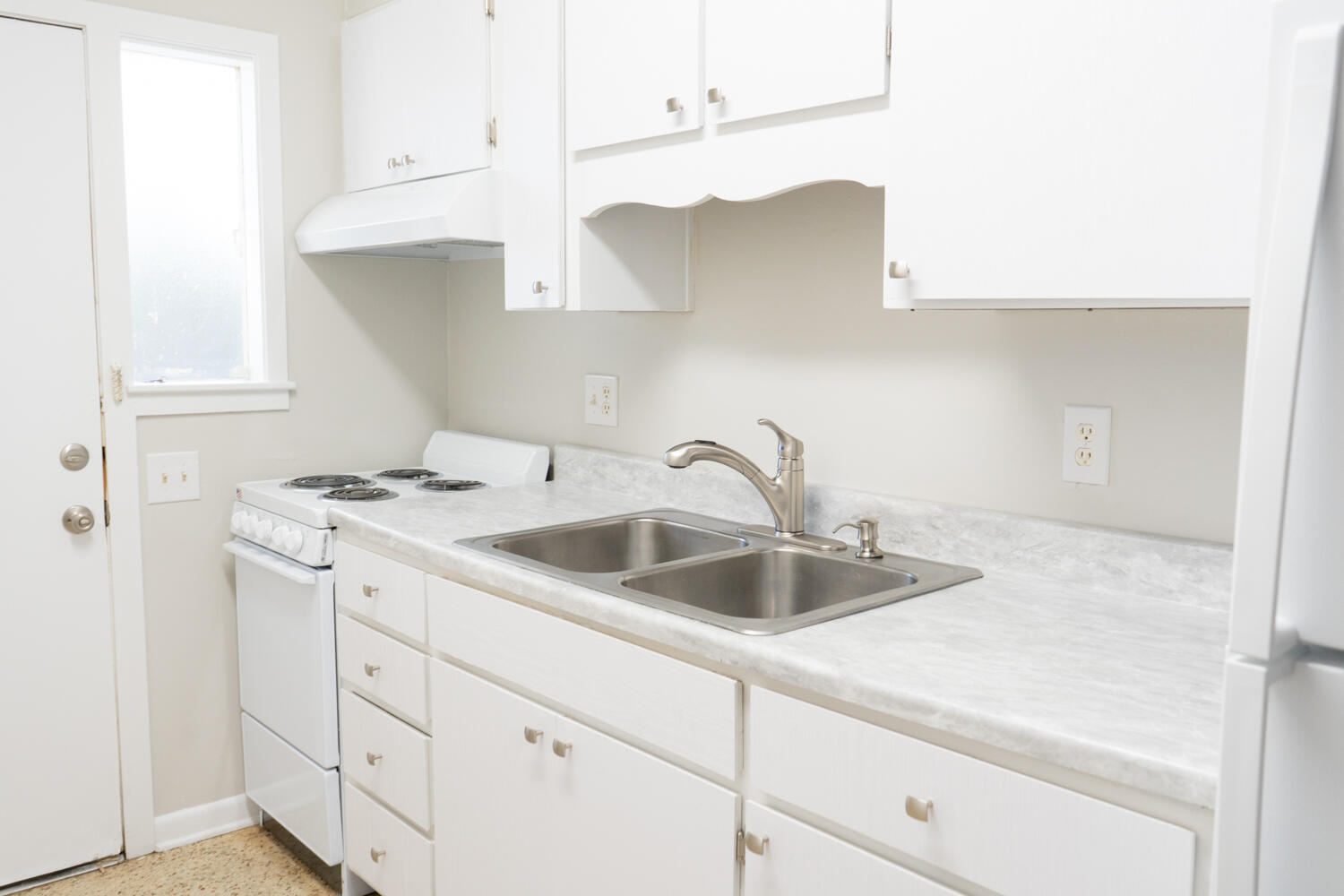 PORT DIXIE - Residential Lease