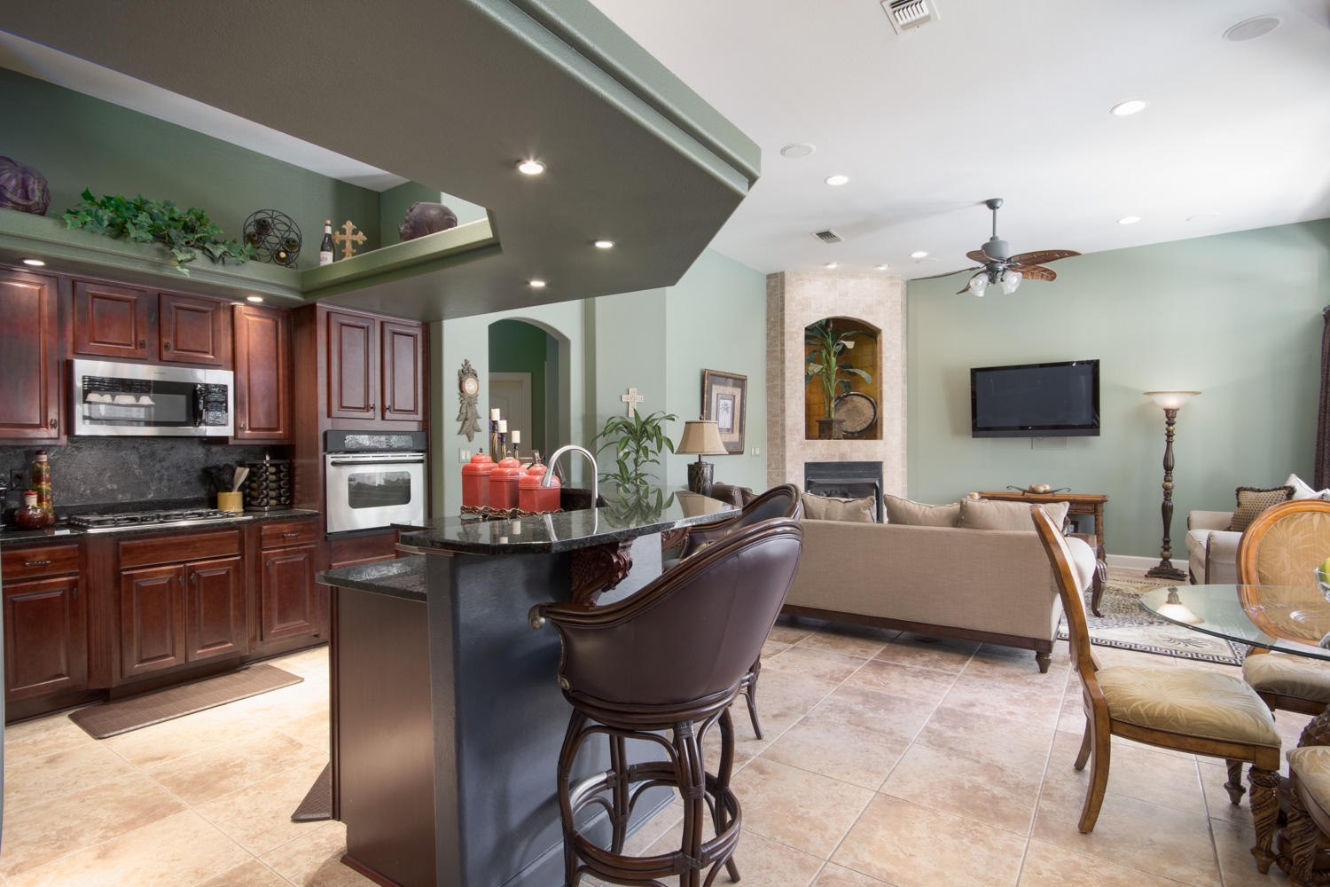 CHARDONNAY ESTATES - Residential