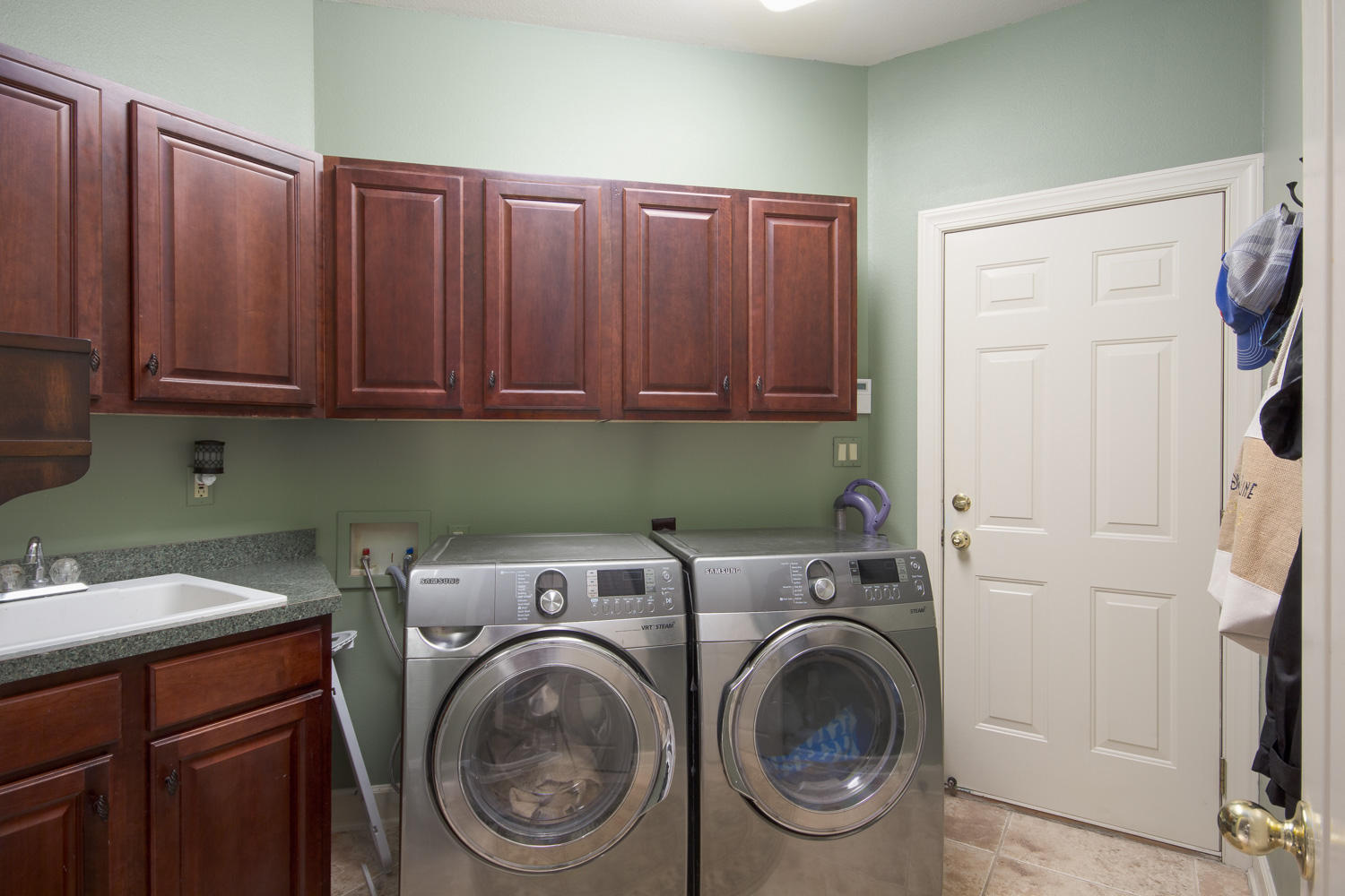 CHARDONNAY ESTATES - Residential