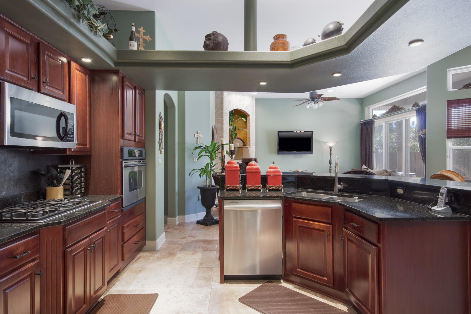 CHARDONNAY ESTATES - Residential