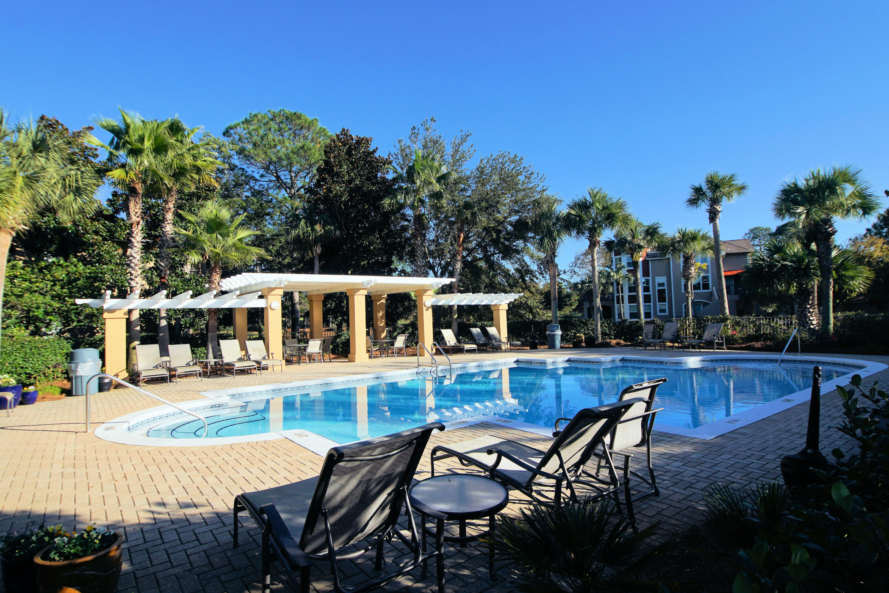 MAGNOLIA BAY - Residential