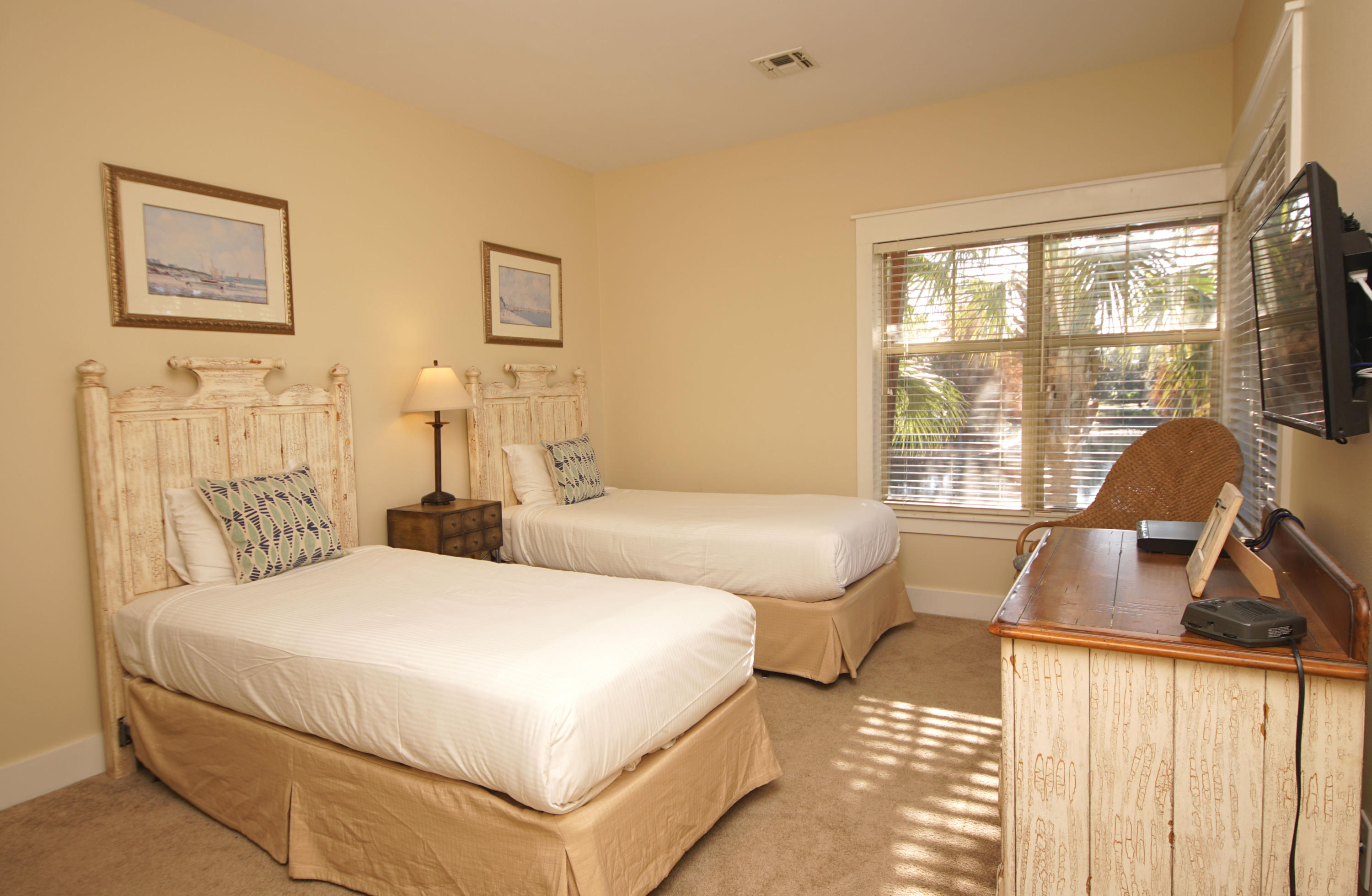 MAGNOLIA BAY - Residential