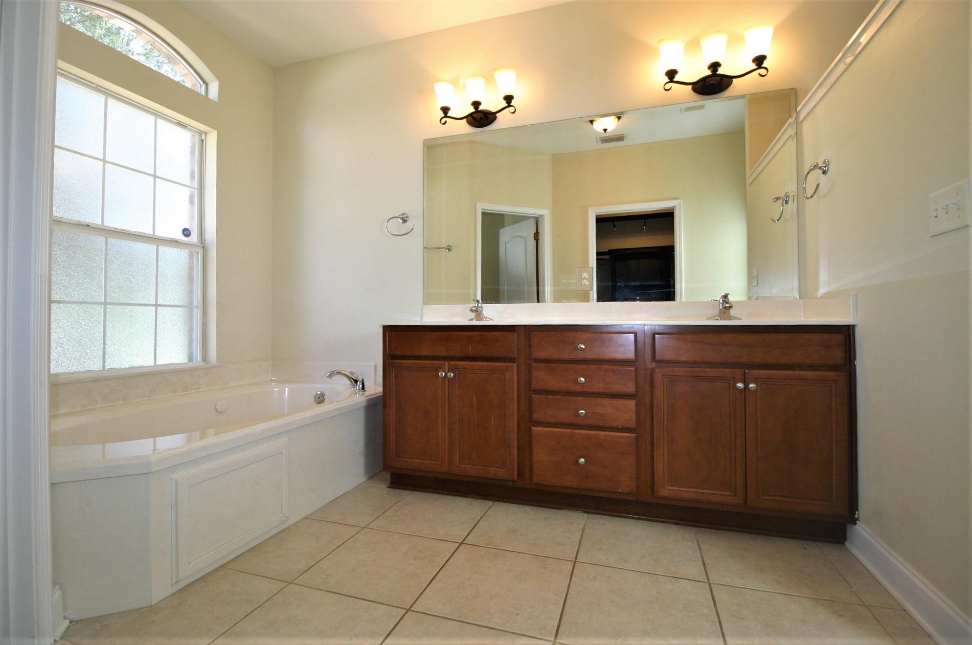 TRAILWOOD ESTATES - Residential