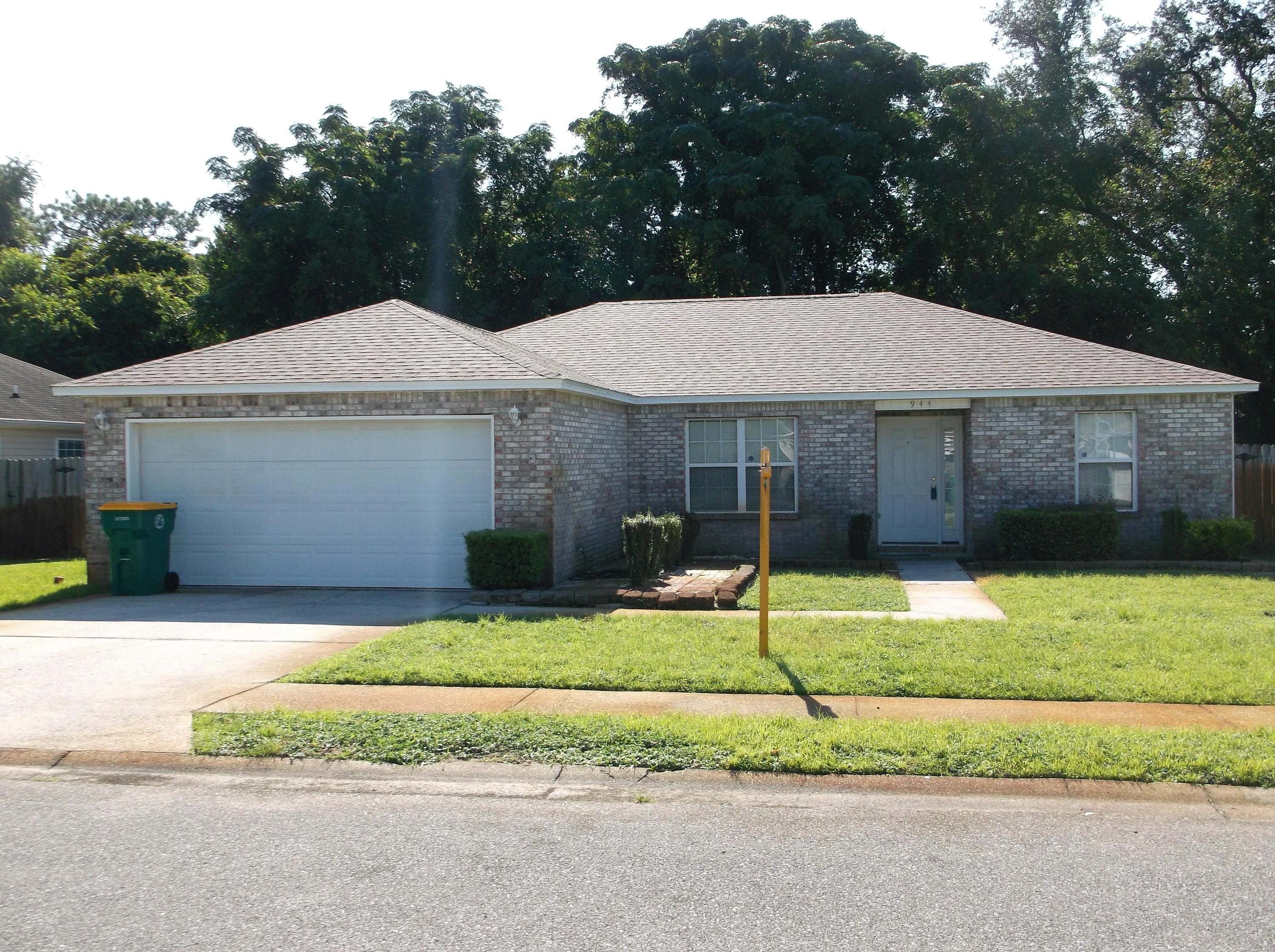 NEW ROOF 8/19, NEW HVAC 5/19, NEW HWH 2017. 4 BEDROOM OR 3 BEDROOM WITH AN OFFICE. TILE FLOORS IN KITCHEN, BATHROOMS, FOYER, LAUNDRY ROOM AND DINING AREA. NICE LITTLE COVERED REAR PATIO. DOUBLE MARBLE VANITY & LINEN CLOSET IN MASTER BATHROOM AND WALKIN CLOSET IN MASTER BEDROOM. VAULTED CEILING IN LIVING RM & KITCHEN. SPLIT BEDROOM PLAN.