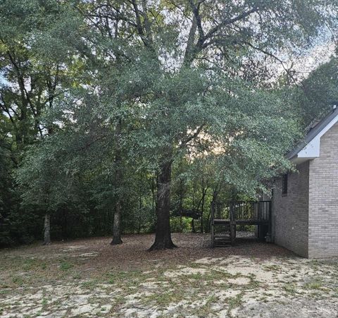 A home in DeFuniak Springs