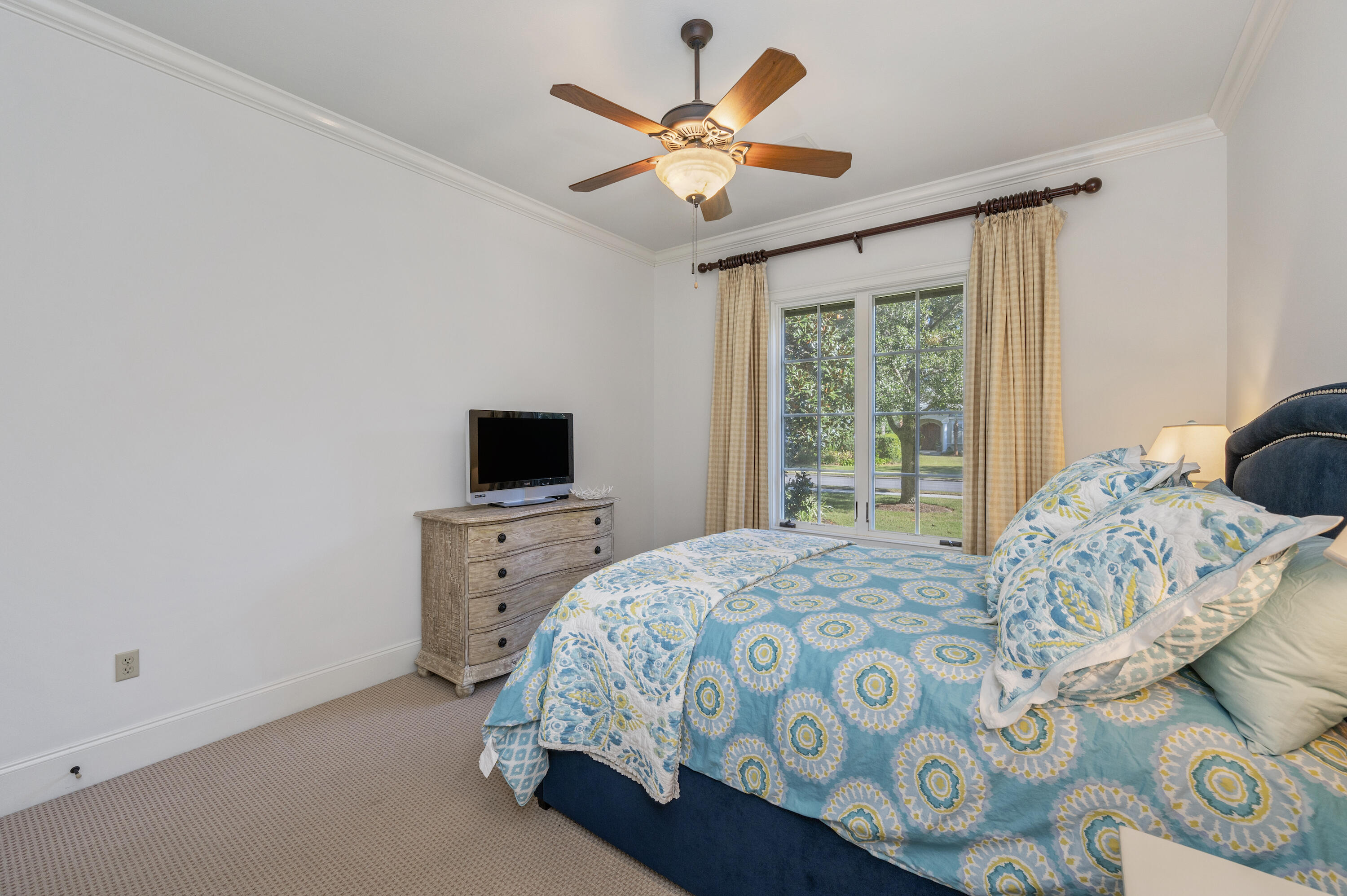 BAYTOWNE AVE EAST - Residential