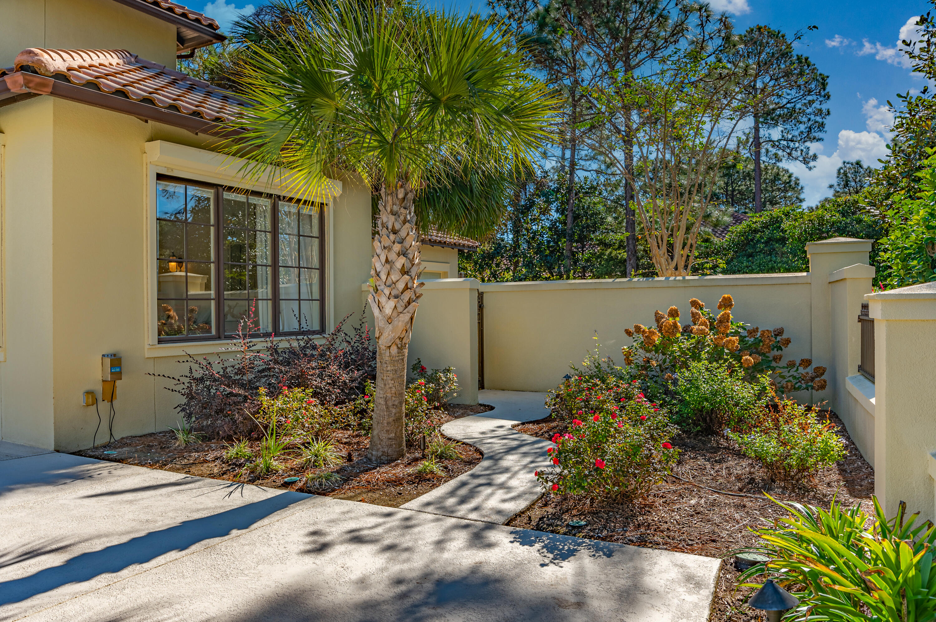 BAYTOWNE AVE EAST - Residential
