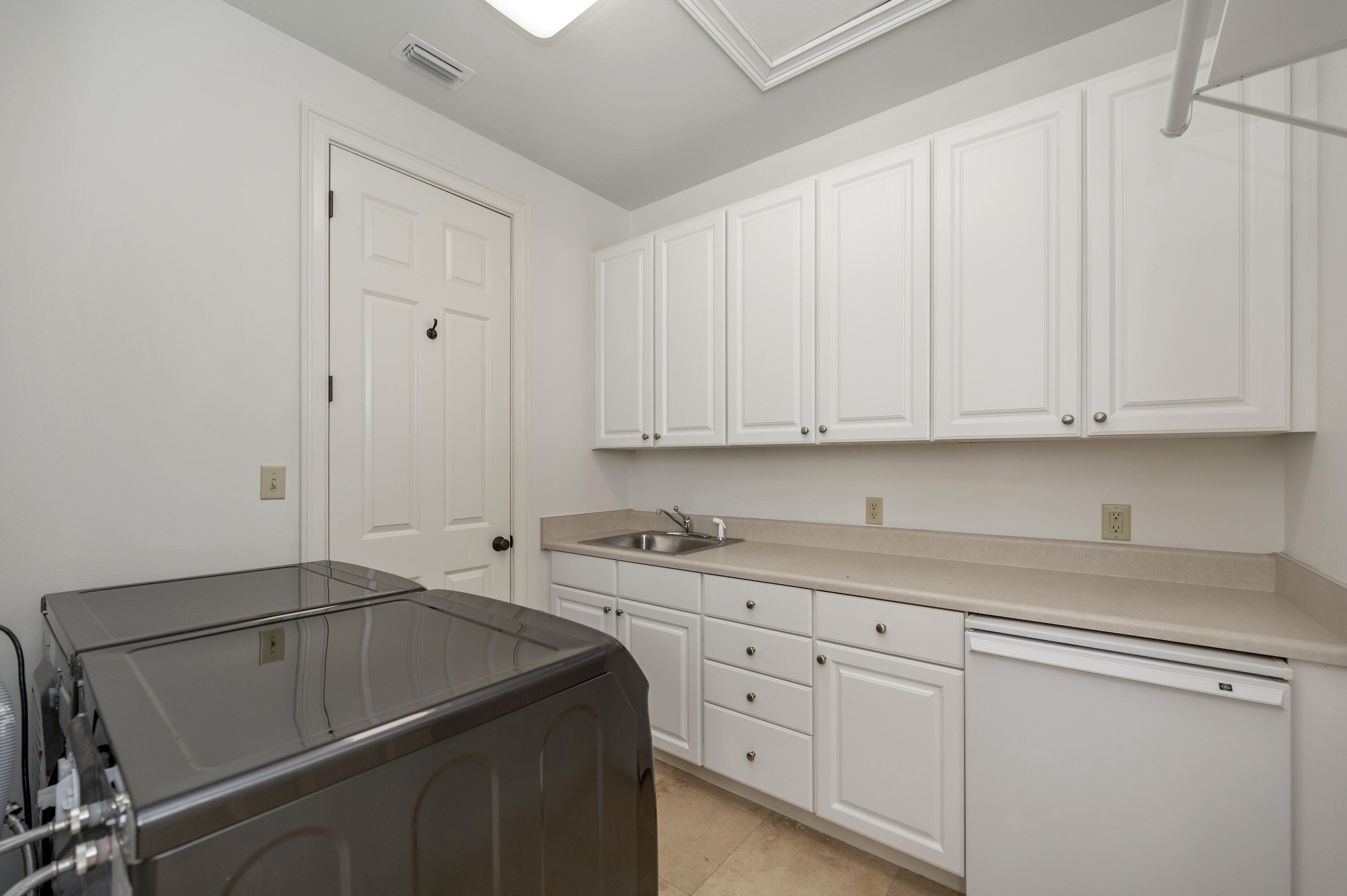 BAYTOWNE AVE EAST - Residential