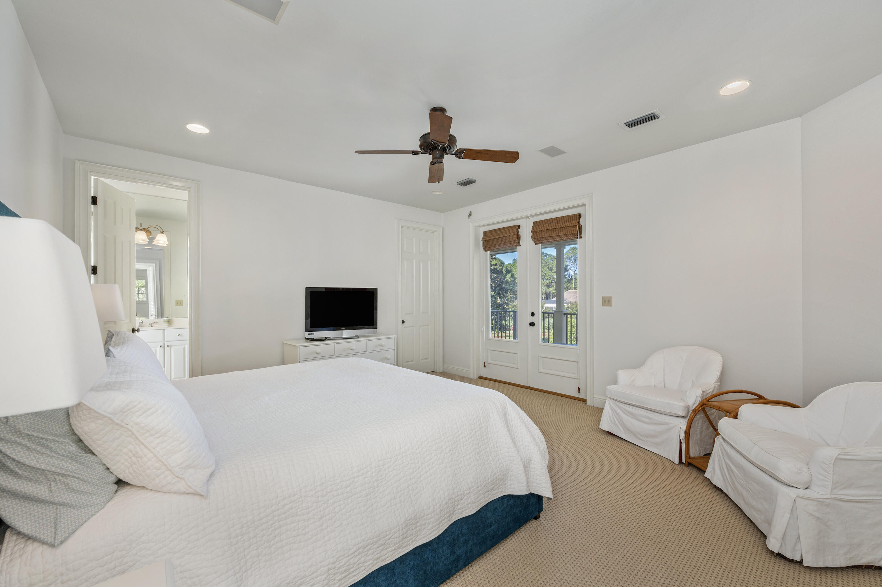 BAYTOWNE AVE EAST - Residential