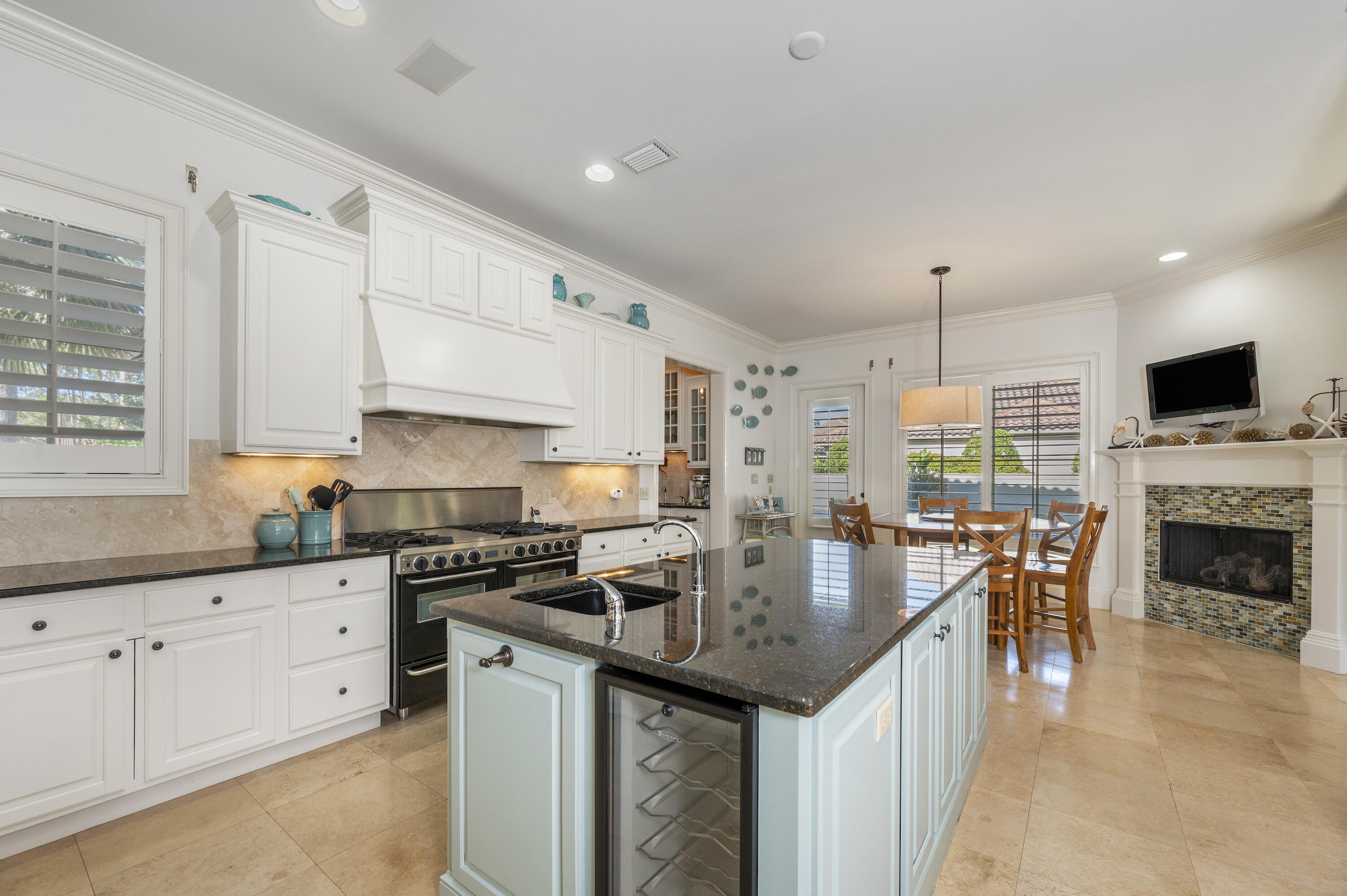 BAYTOWNE AVE EAST - Residential