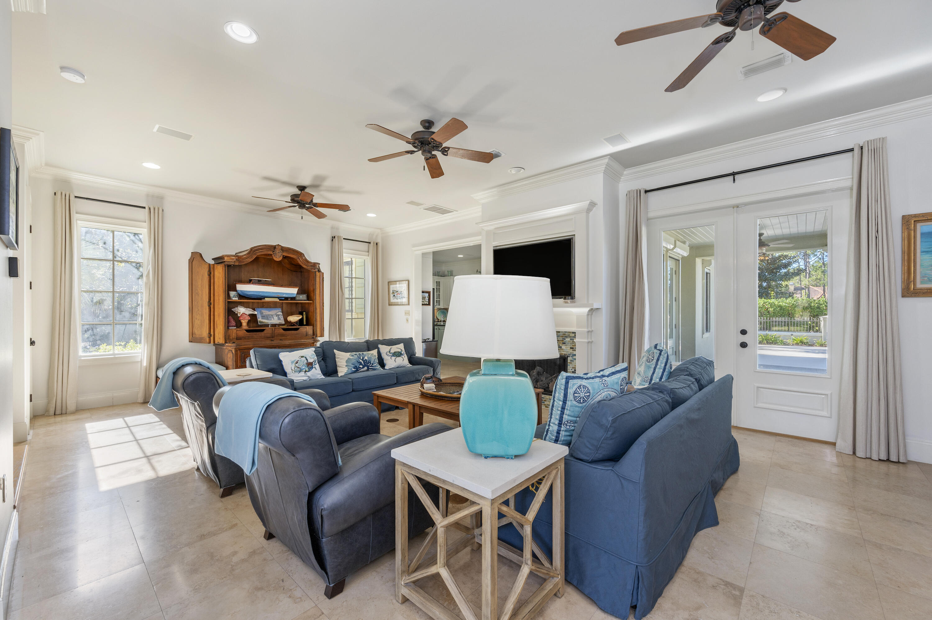 BAYTOWNE AVE EAST - Residential