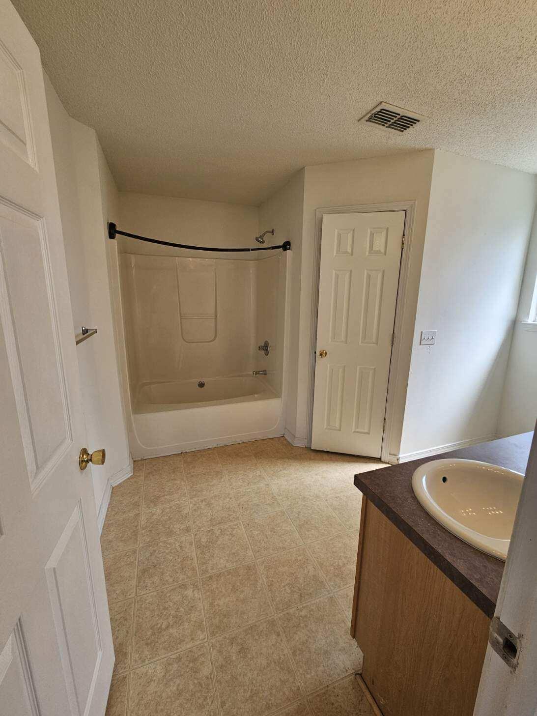 REDSTONE ESTATES - Residential Lease