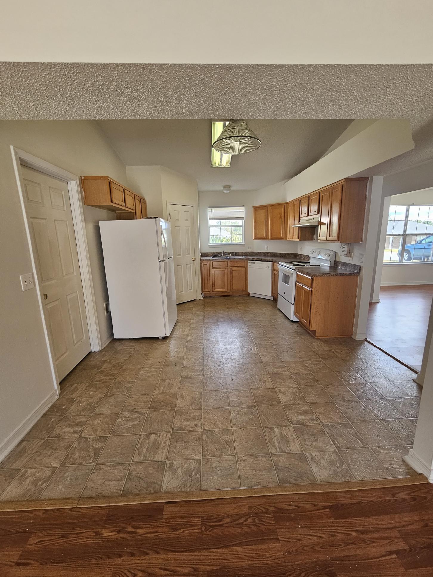 REDSTONE ESTATES - Residential Lease