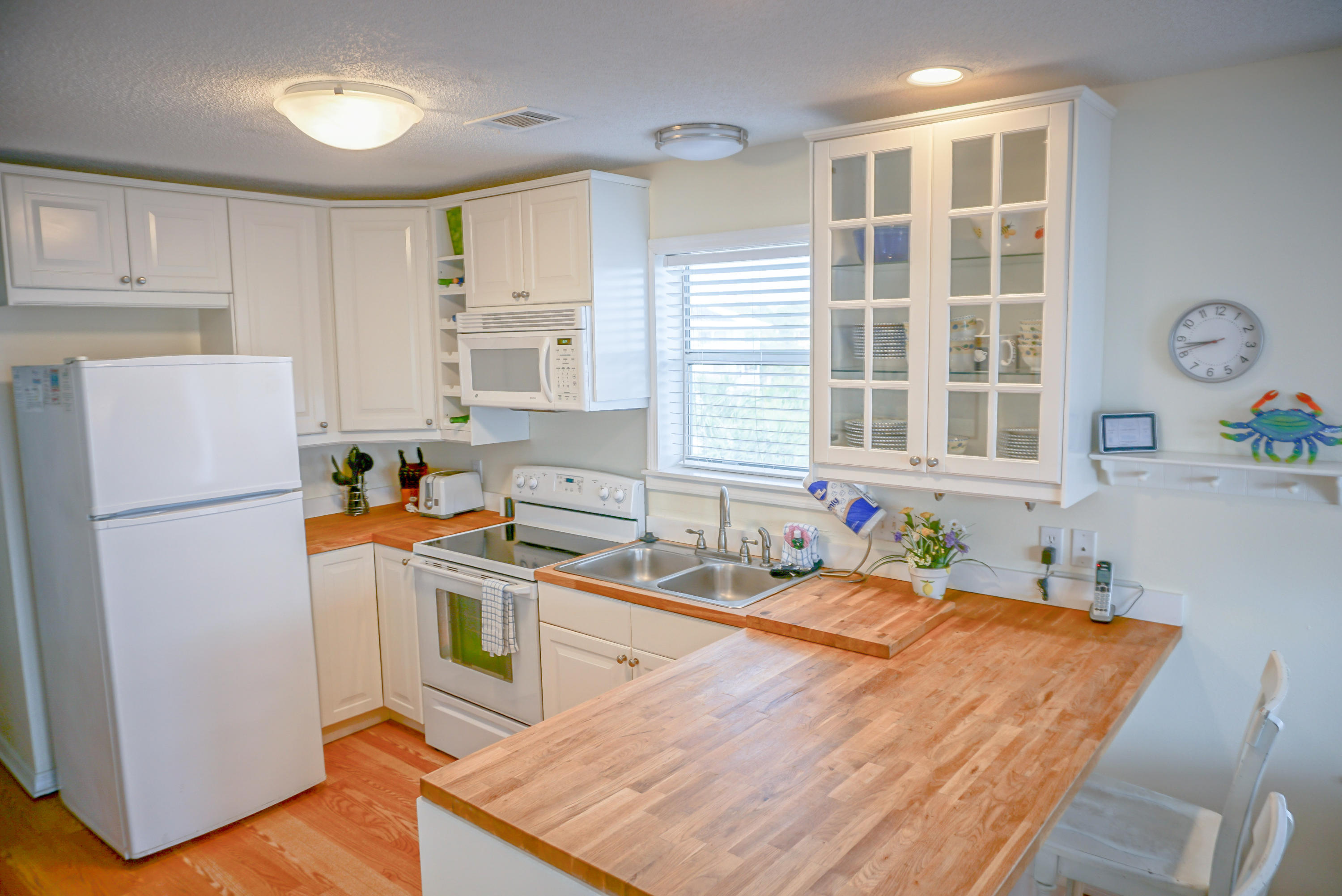 BEACHSIDE VILLAS CONDO - Residential