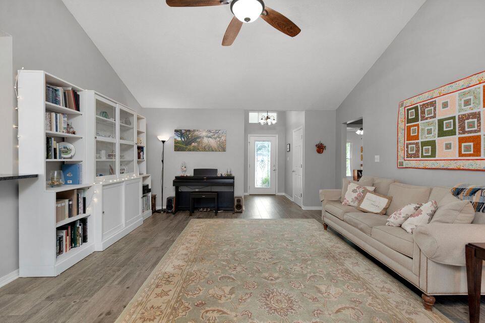 CREEKSIDE 6 - Residential