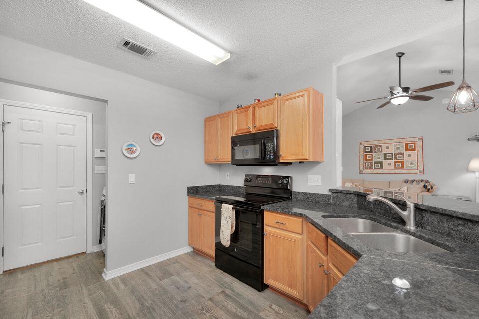 CREEKSIDE 6 - Residential