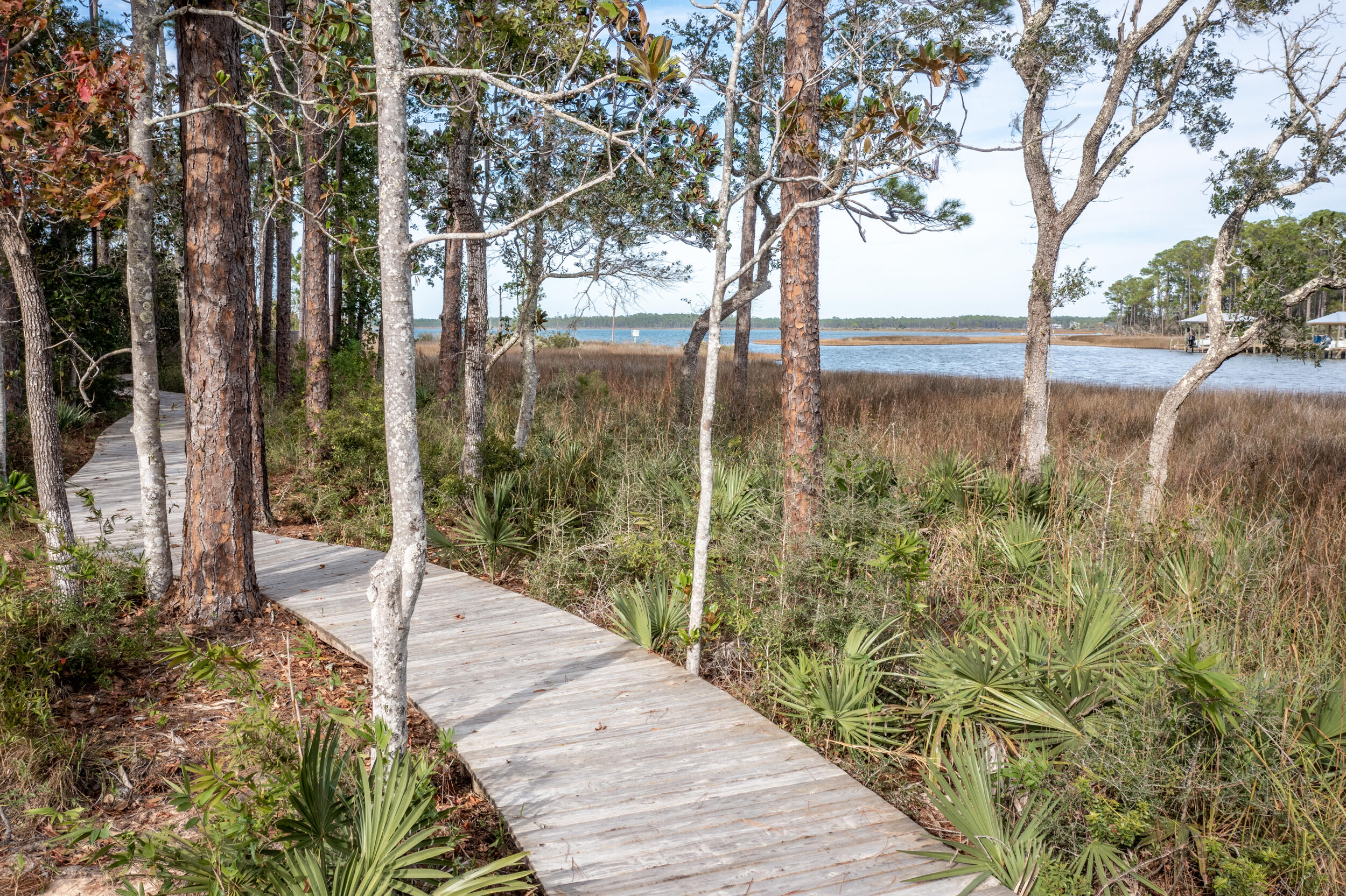 CHURCHILL OAKS - Land