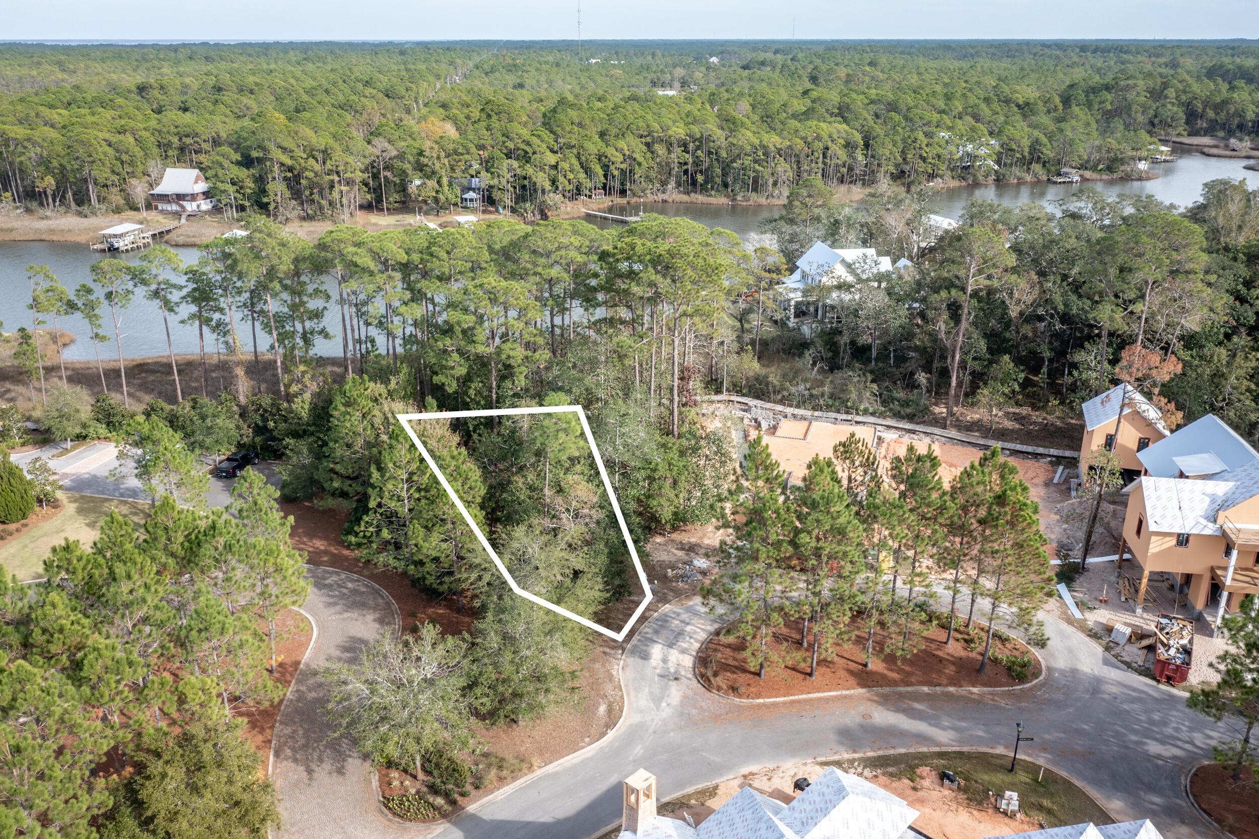 CHURCHILL OAKS - Land