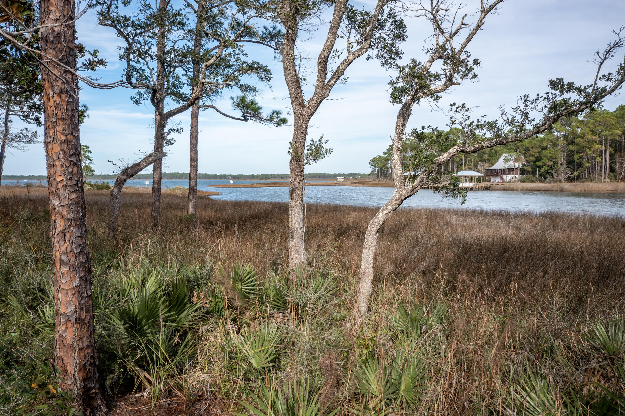 CHURCHILL OAKS - Land