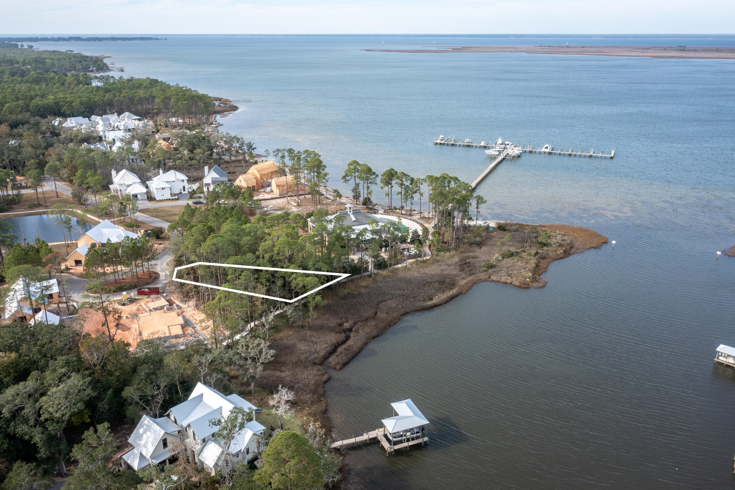 CHURCHILL OAKS - Land