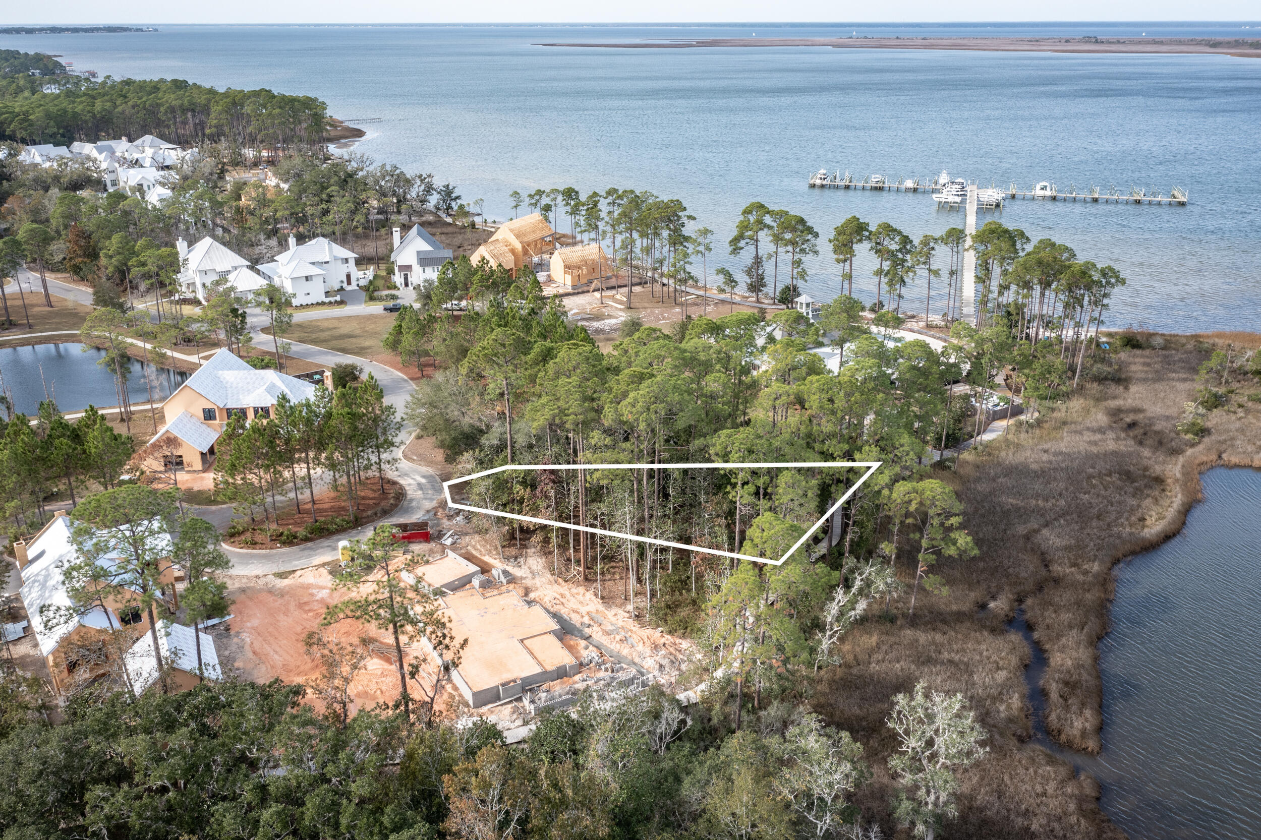 CHURCHILL OAKS - Land