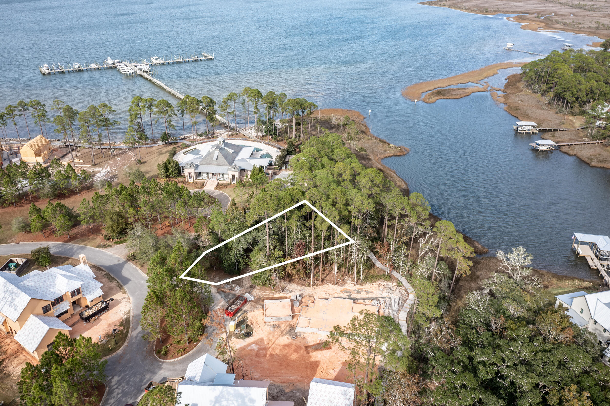 CHURCHILL OAKS - Land