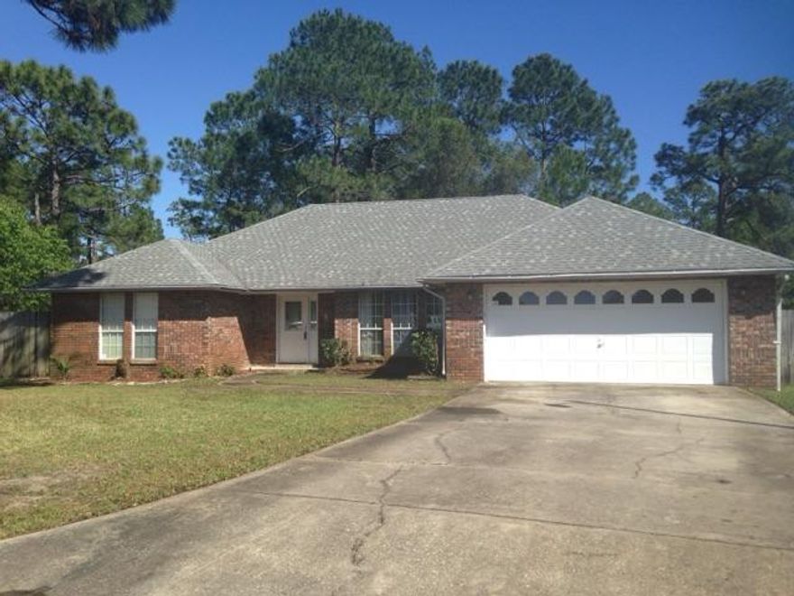 Price Reduced! Professionally Painted Interior! Wonderful split bedroom designed home. Vaulted ceiling in family room with fireplace. Floorplan is open, flowing design. Kitchen has high ceilings with stove/oven, dishwasher, refrigerator with ice/water in door. Breakfast room is convenient with kitchen. The spacious screened porch is accessible from the Family Room and Master Bedroom. Master bedroom is spacious and has crown molding. Master bedroom has a walk in closet. Master bath has a separate shower and whirlpool tub. Double vanity sinks. Property backs up to a wooded protected area per the owner