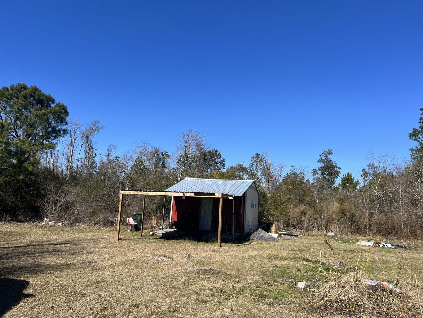 NO RECORDED SUBDIVISION - Land