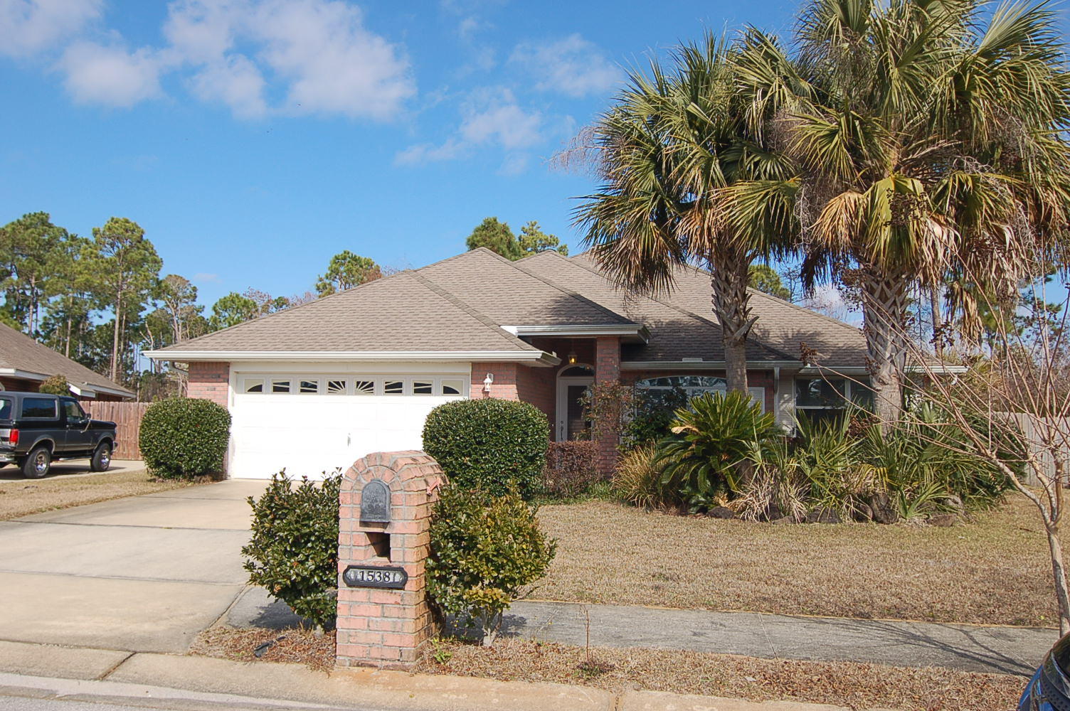 CONTEMPORARY HOME SITUATED ON A OVERSIZE LOT IN THE FAMILY FRIENDLY COMMUNITY OF LIGHTHOUSE POINTE. ENTER TO FIND AN EXPANSIVE LIVING ROOM WITH WALL TO WALL CARPET, DECORATIVE LEDGES, SOARING CEILINGS, AND WOOD BURNING FIREPLACE. THE KITCHEN HAS ALL THE BELLS AND WHISTLES INCLUDING SIDE BY SIDE REFRIGERATOR AND STAINLESS DISHWASHER AND COOK TOP. TILE FLOORING IN THE FORMAL DINING ROOM LEADS TO THE FLORIDA ROOM. THE AMPLE MASTER SUITE HAS A TREY CEILING AND FRENCH DOORS THAT AGAIN LEAD TO THE FLORIDA ROOM.MASTER BATH FEATURES A CULTURED MARBLE DOUBLE VANITY, SEPARATE SHOWER, TUB AND WALK-IN CLOSET. THREE ADDITIONAL GUEST BEDROOMS ARE IN THE FRONT OF THE HOME AS WELL AS A FULL GUEST BATHROOM. ONE OF THE GUEST BEDROOMS CAN BE USED AS A STUDY OR OFFICE. THE FLORIDA ROOM IS IDEAL FOR LOUNGIN