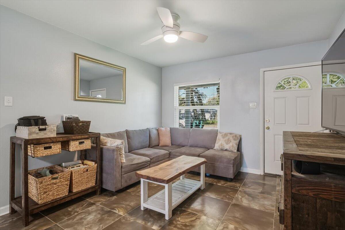 WINTHROP PLACE 1ST ADDN - Residential