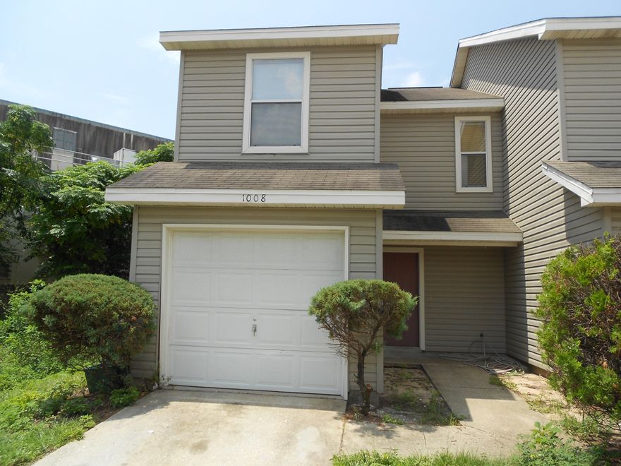 2 MASTER SUITES-BOTH WITH WALK-IN CLOSETS,BLINDS-ALL WINDOWS. END UNIT WITH 1 CAR GARAGE LOCATED CONVENIENT TO HURLBURT AND EGLIN AIR FORCE BASES. NEW FLOORING GOING IN. NEW FRIDGE.