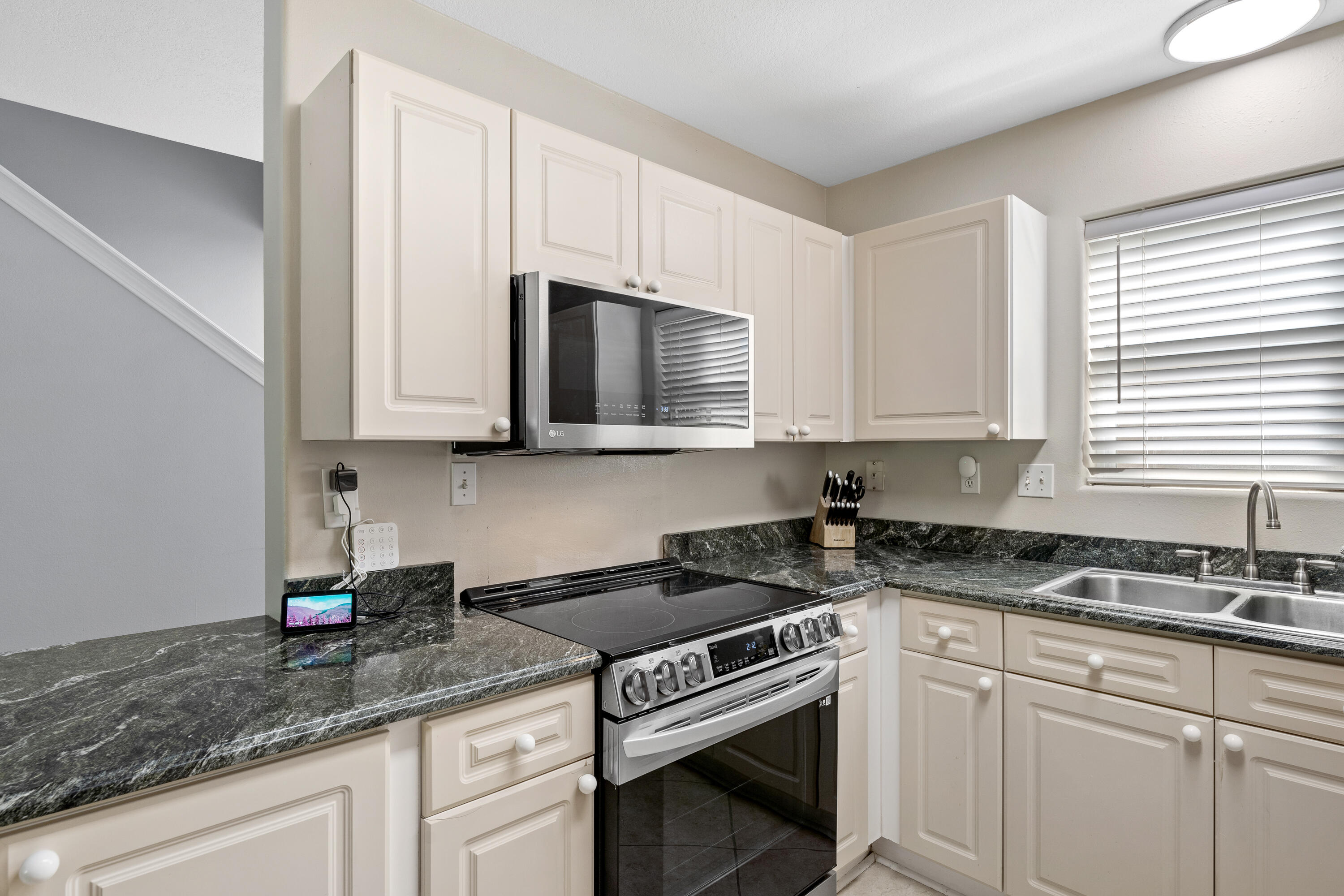 PELICAN PLACE T/H WEST - Residential