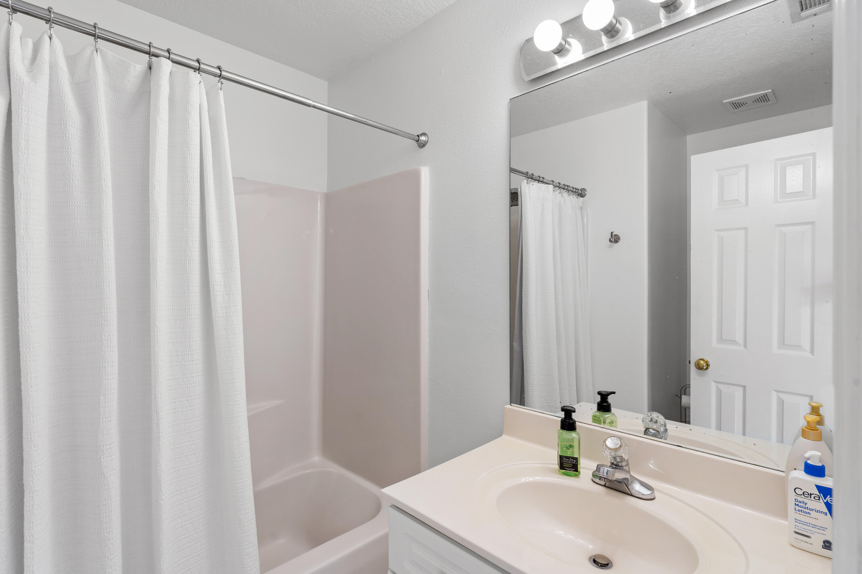 PELICAN PLACE T/H WEST - Residential