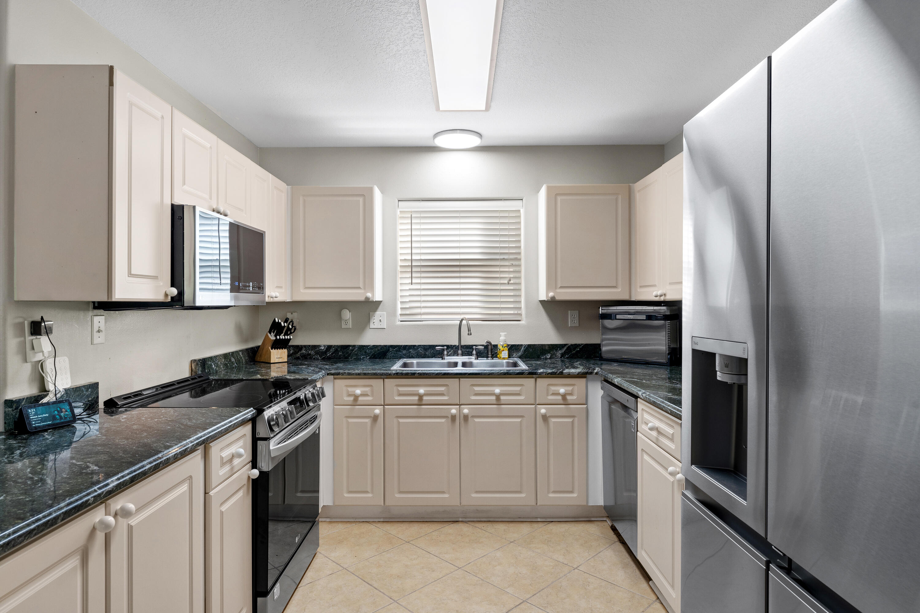 PELICAN PLACE T/H WEST - Residential