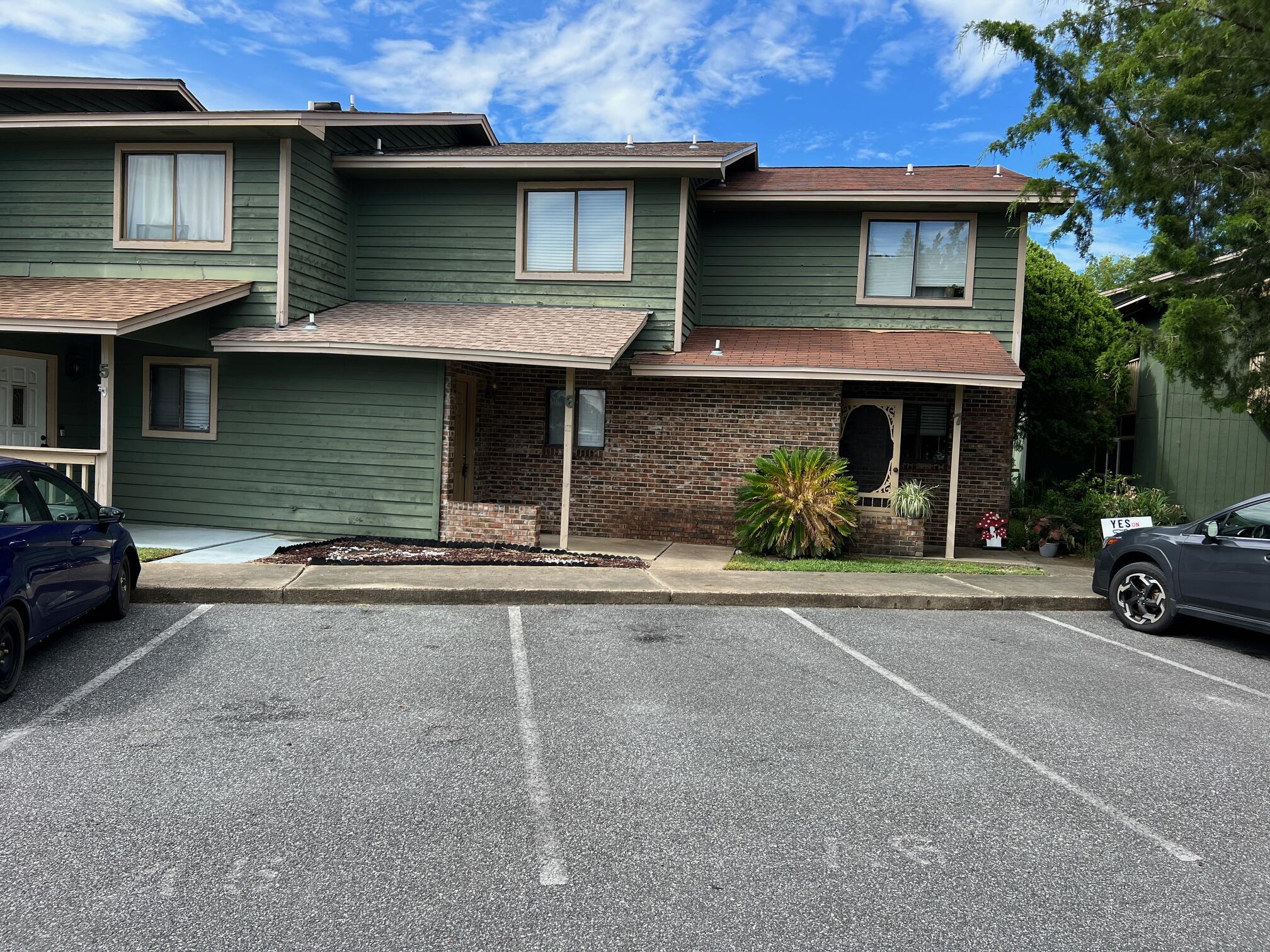 BIENVILLE SQUARE T/H - Residential Lease