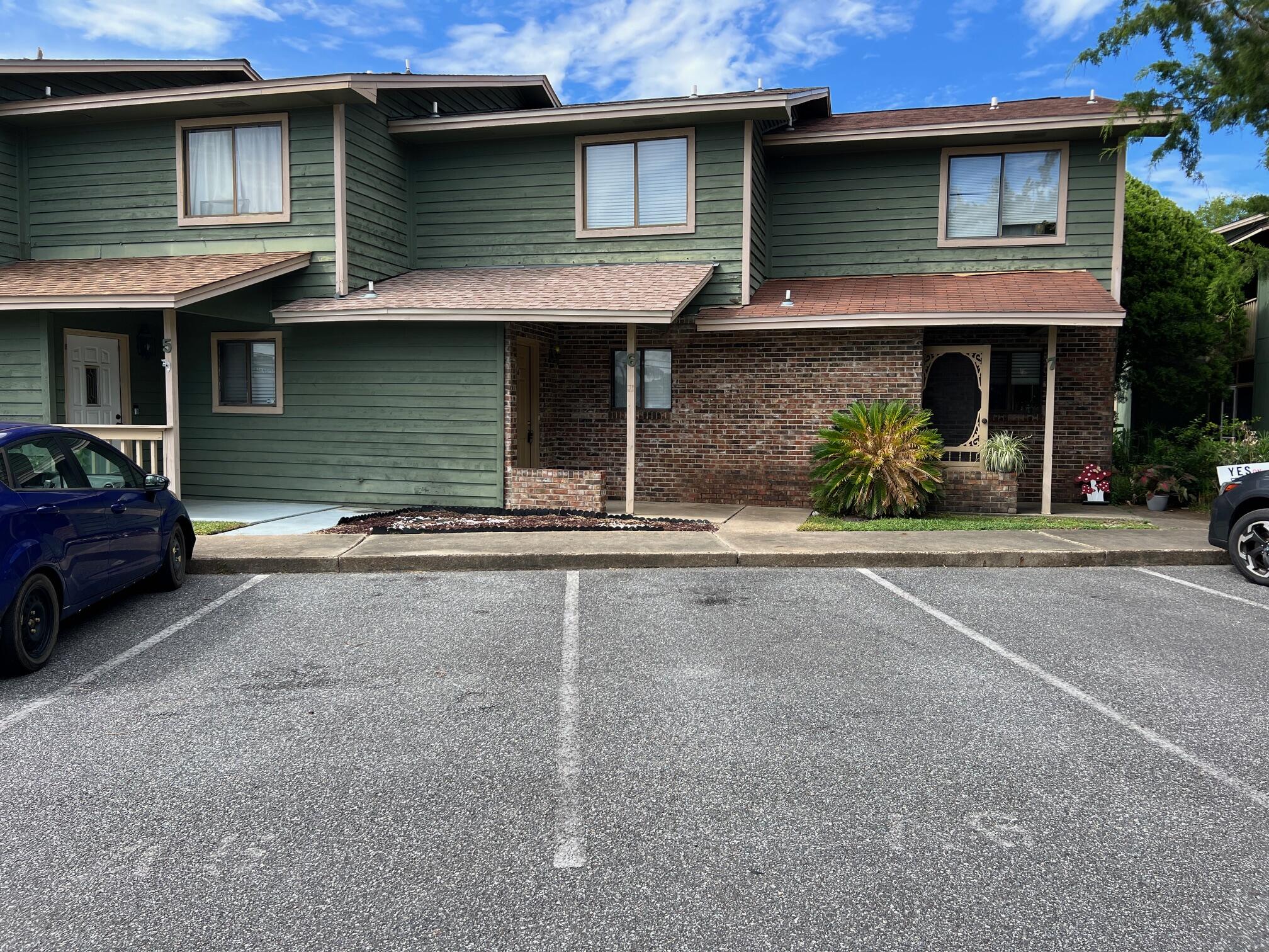 BIENVILLE SQUARE T/H - Residential Lease
