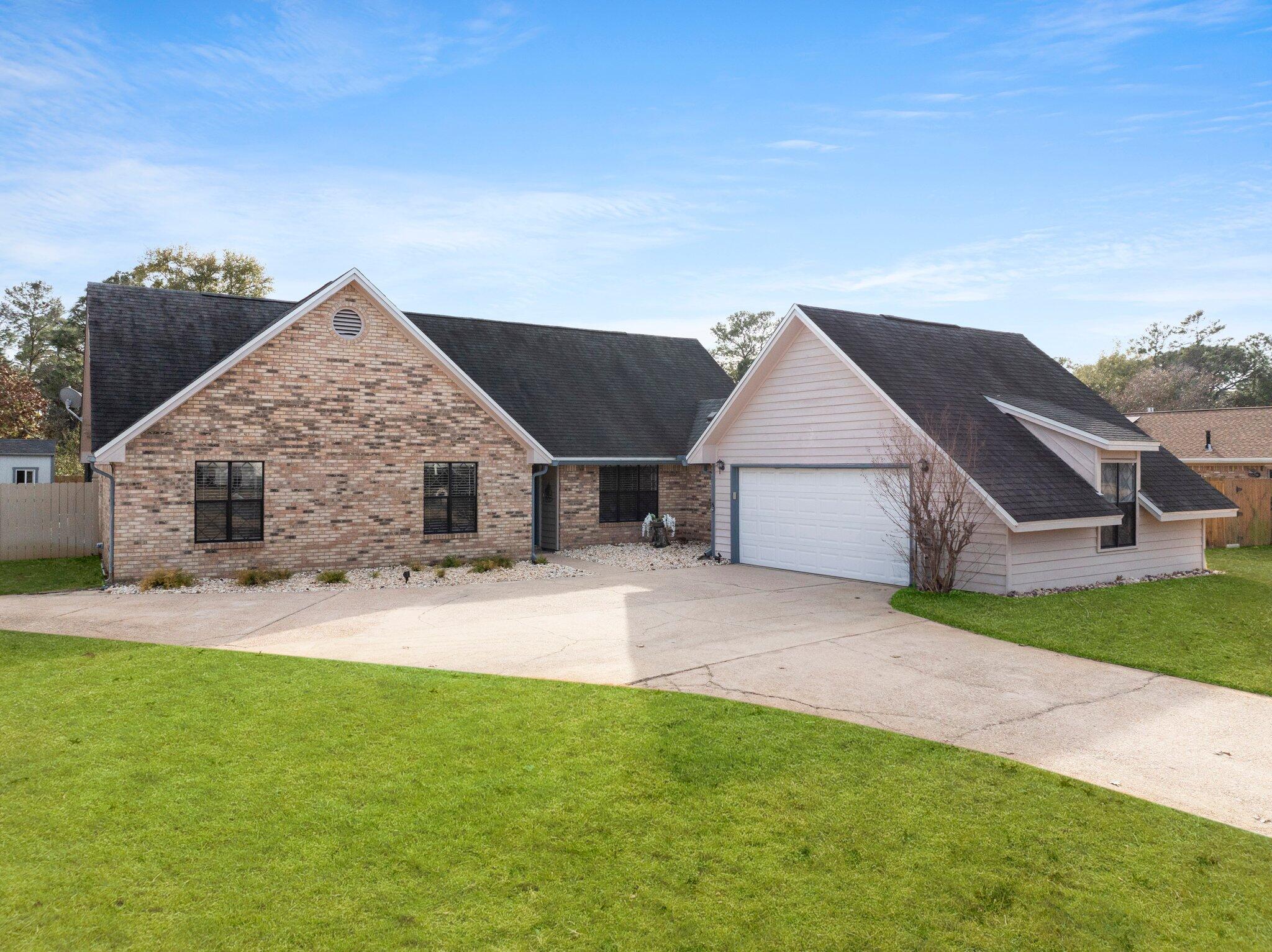 Wonderful home in Raintree Estates with a pool.