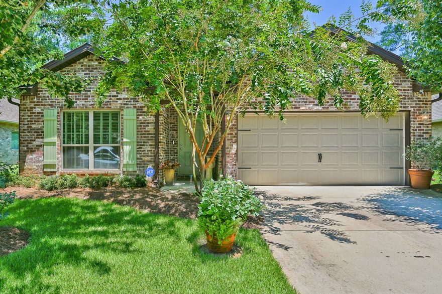 Upgraded 3 bedroom/2 bath PLUS an Office! This cute all brick home has engineered wood flooring throughout as well as custom built shelving in living area. Custom built master closet and kitchen pantry. Upgraded lighting, new screened porch, Ninja coating on garage floor and new sod are all recent upgrades.   Wonderfully located in Pt. Washington off CR 395, just down the street from the Bay access with public dock.  This is a small neighborhood with no HOA dues.Under contract-taking backups!