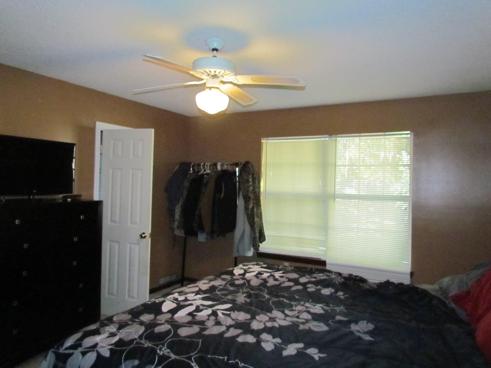 CRYSTAL LAKE ESTATES - Residential Lease