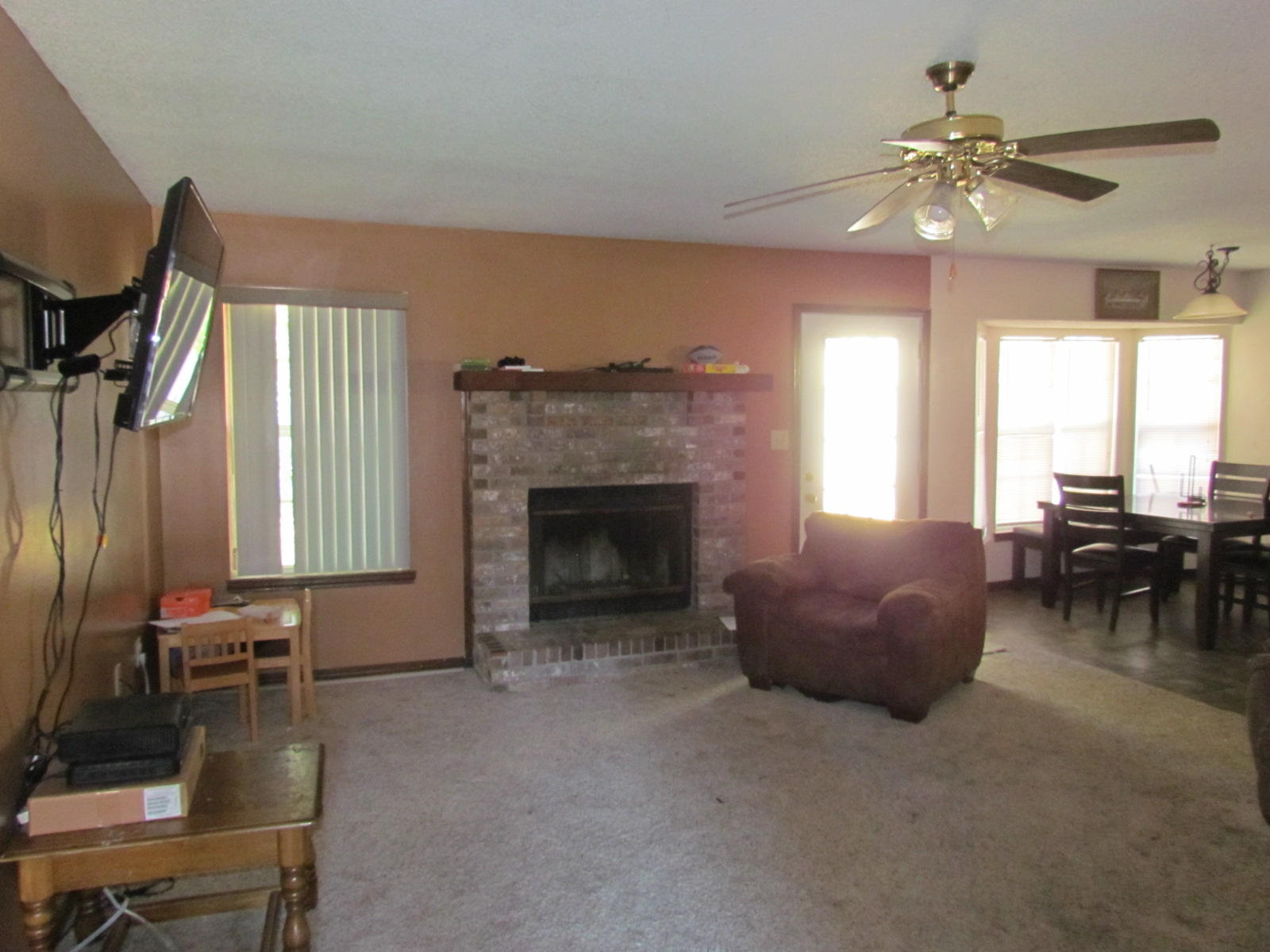 CRYSTAL LAKE ESTATES - Residential Lease