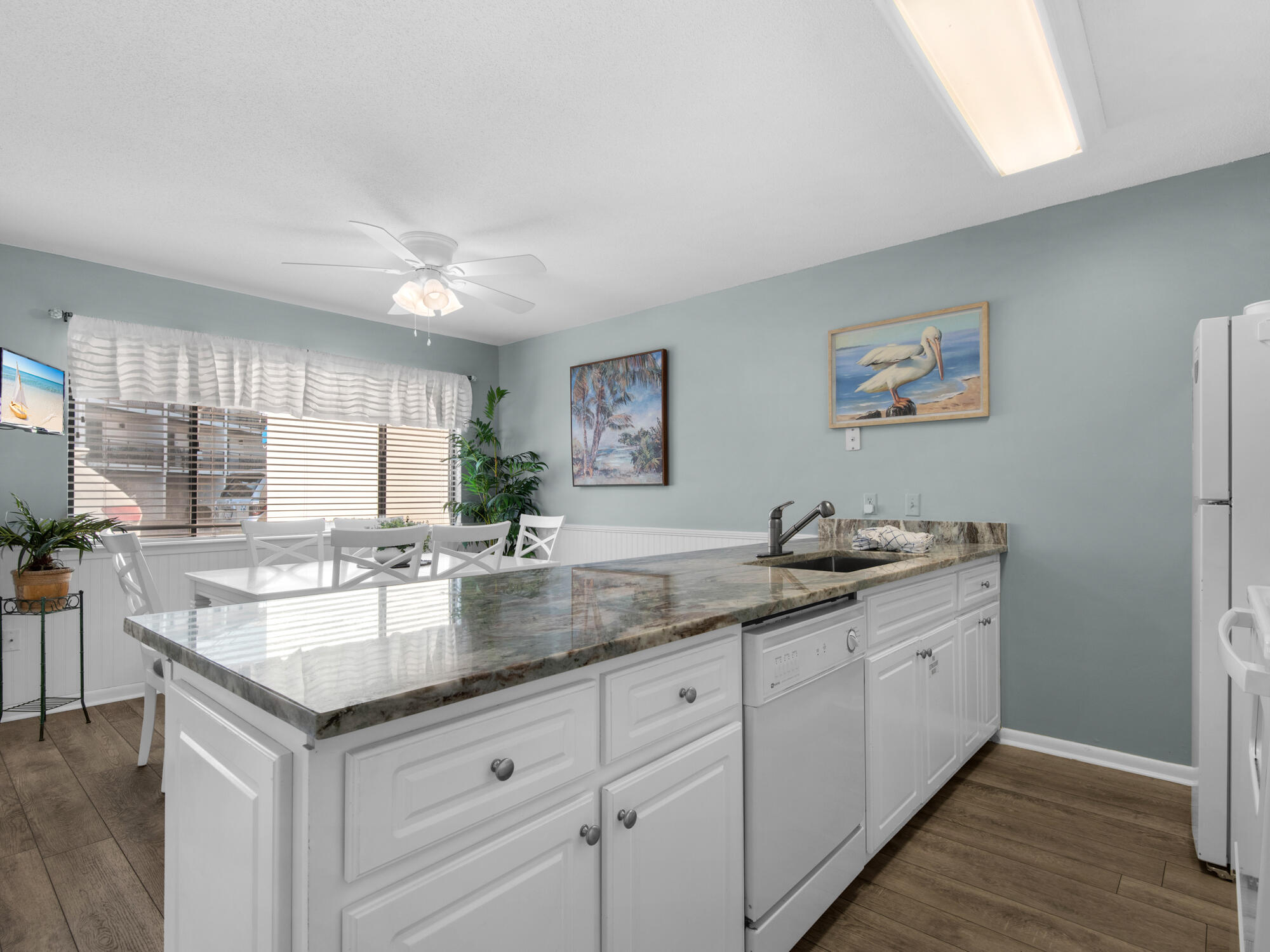 BLUE SURF T/H - Residential