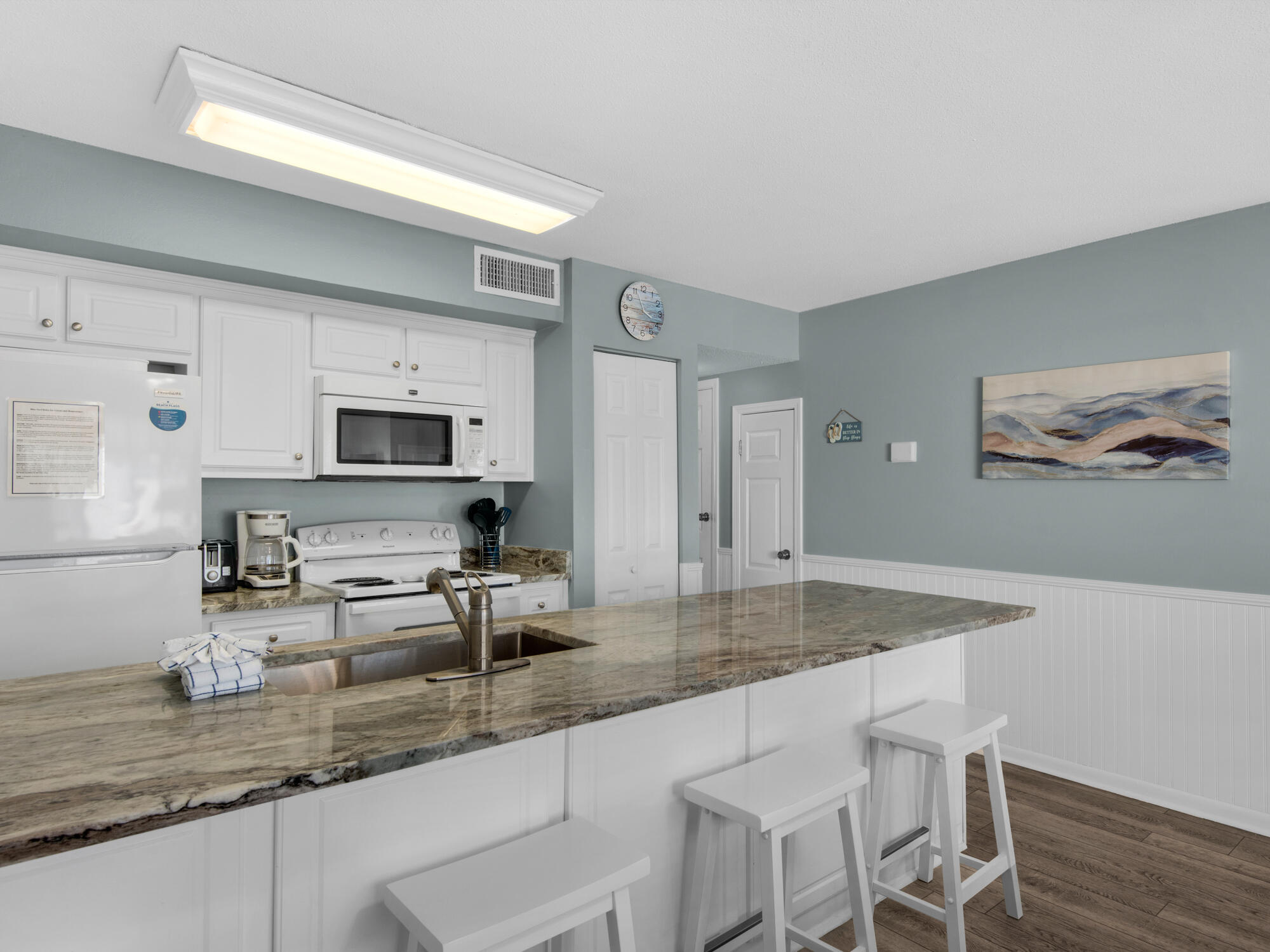 BLUE SURF T/H - Residential