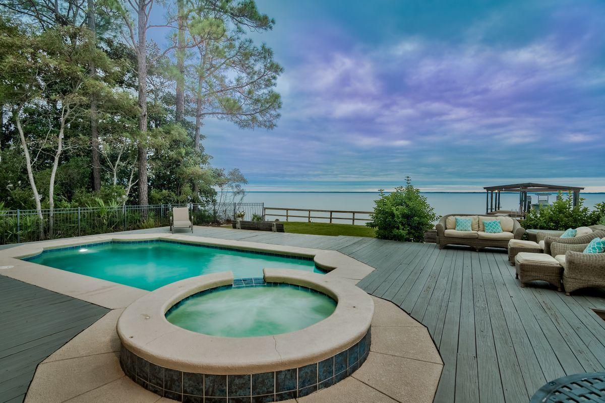 BAY PINE SHORES - Residential