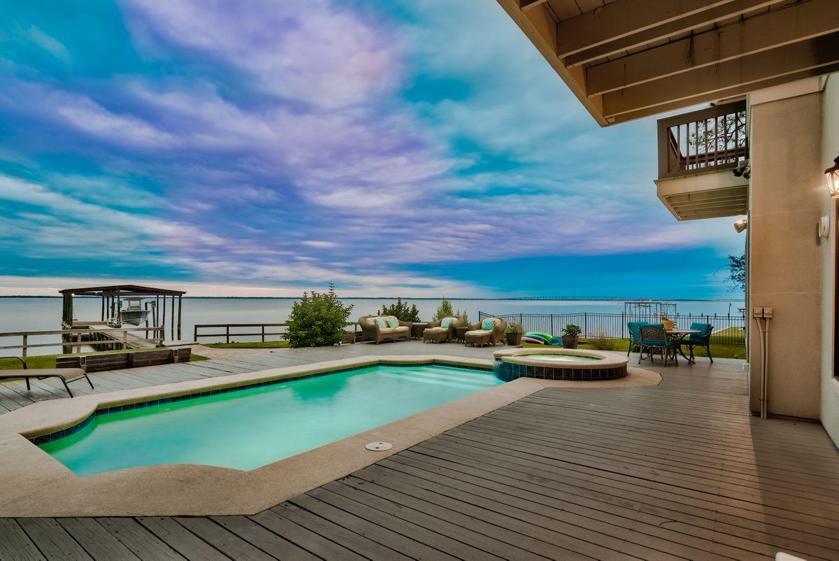 BAY PINE SHORES - Residential