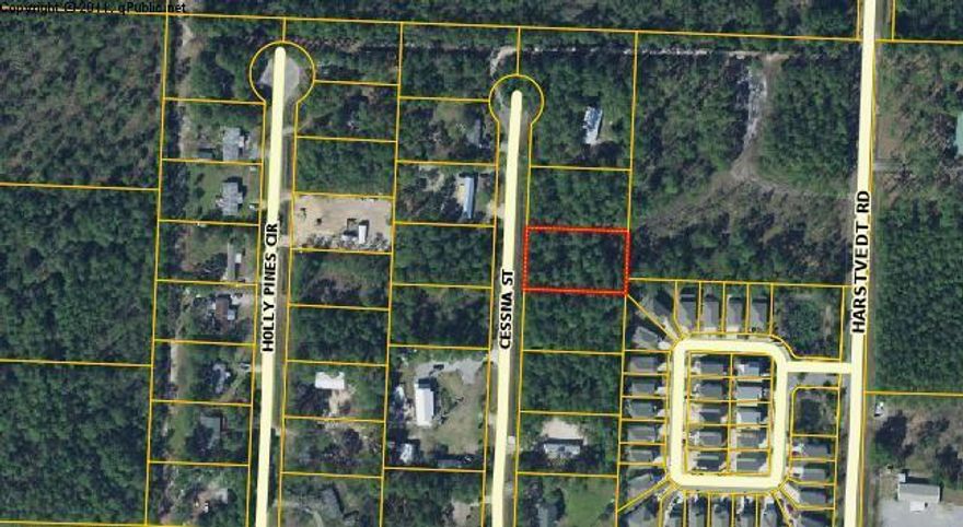 Build to Suite on this -1/2 Acre Lot - Located between Hogtown Bayou and the 331 Bridge. Close to Boat Ramps and Less than 5 miles to the white sand beaches and Shops and Restaurants.