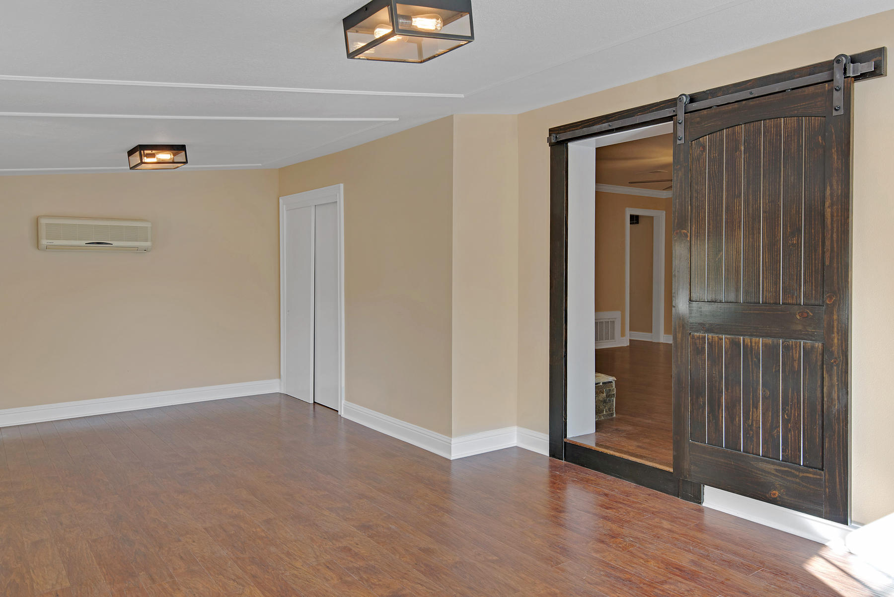 LAKE LORRAINE ESTATES 1 - Residential