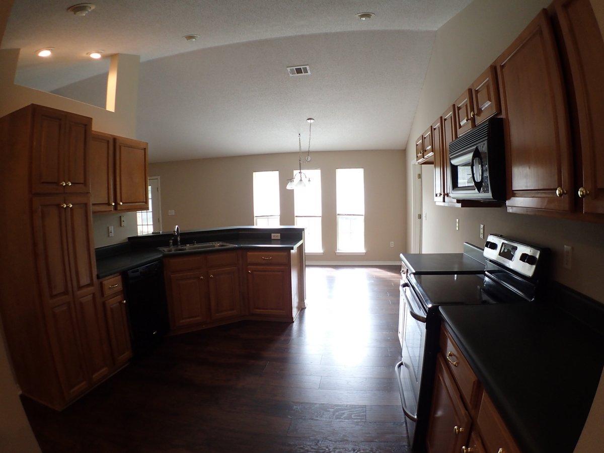 COUNTRY CLUB ESTATES - Residential